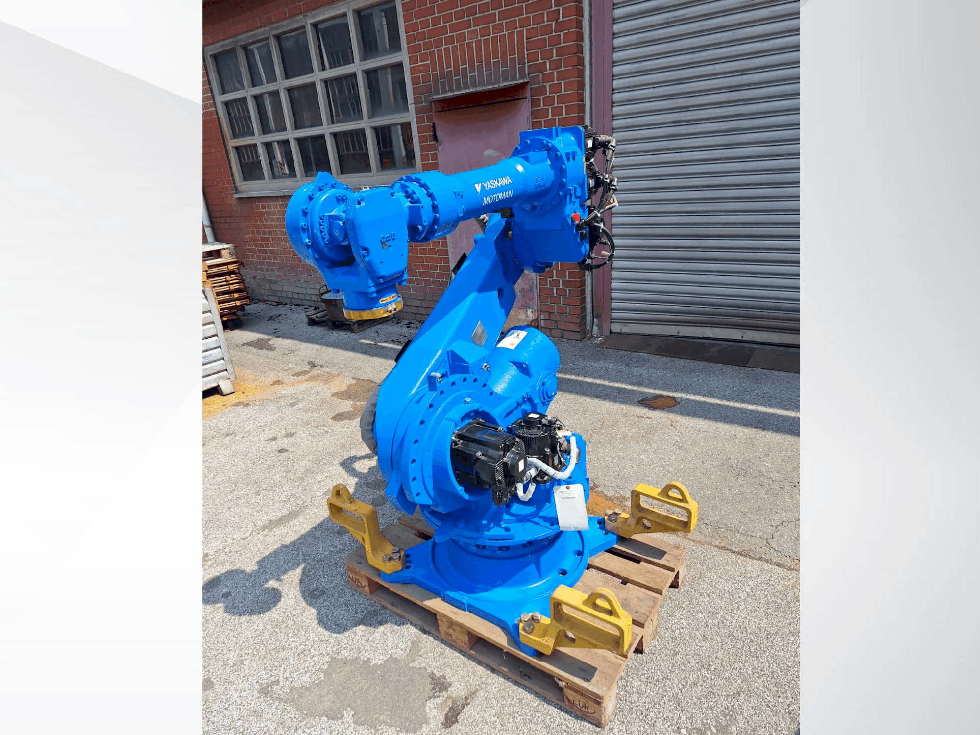 Koneen Yaskawa Motoman ES165D etunäkymä