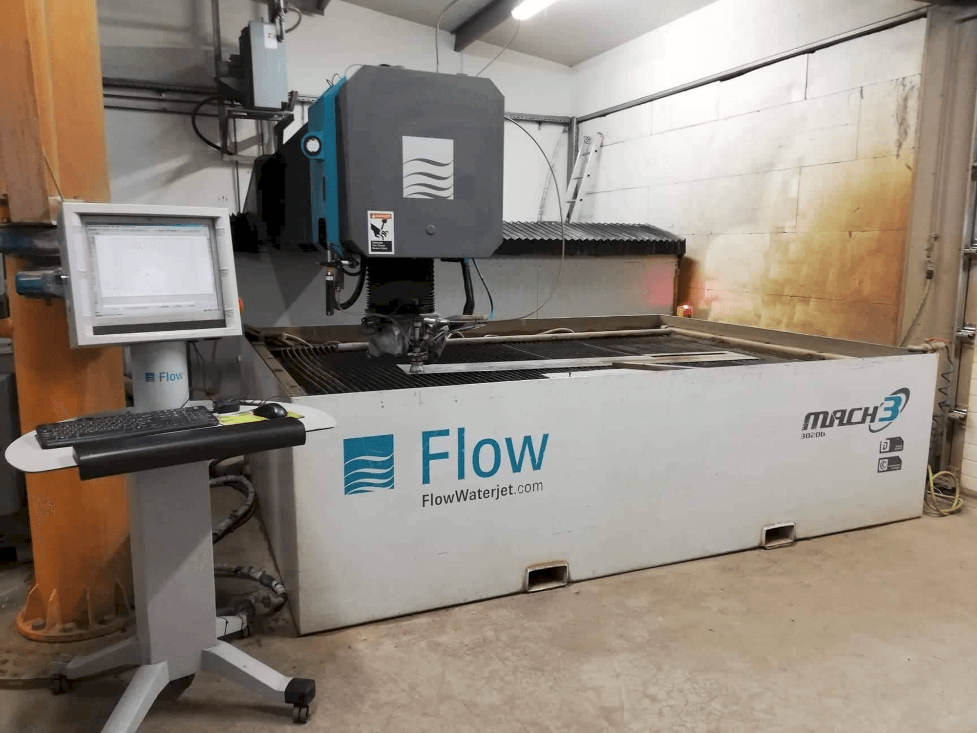 Koneen Flow Mach3-3020b etunäkymä