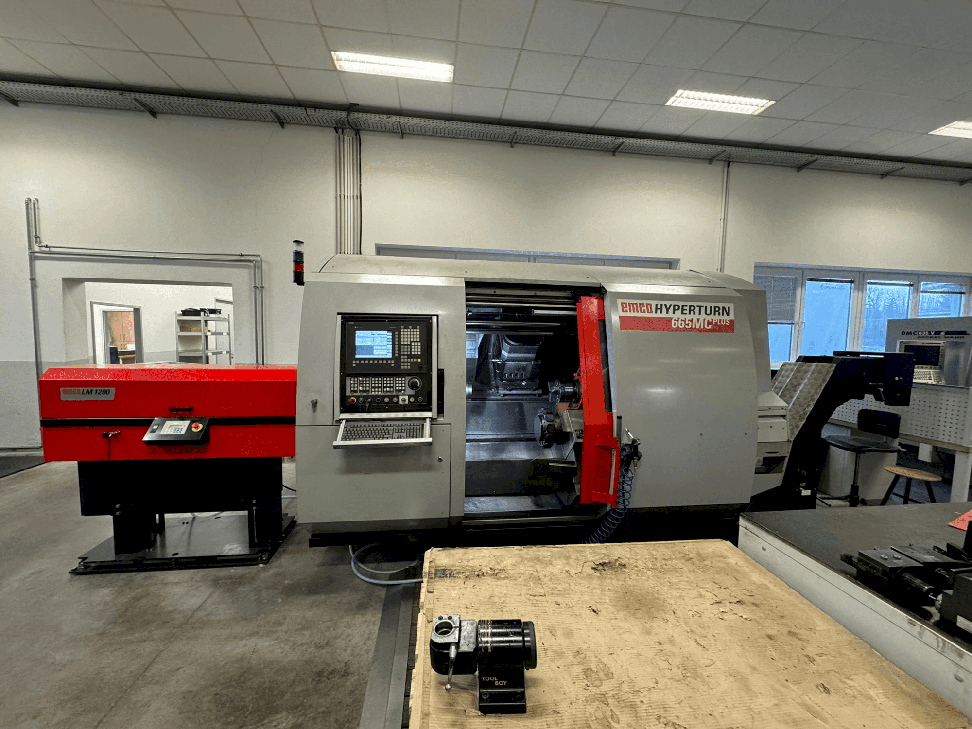 Koneen EMCO Hyperturn 665MC Plus etunäkymä