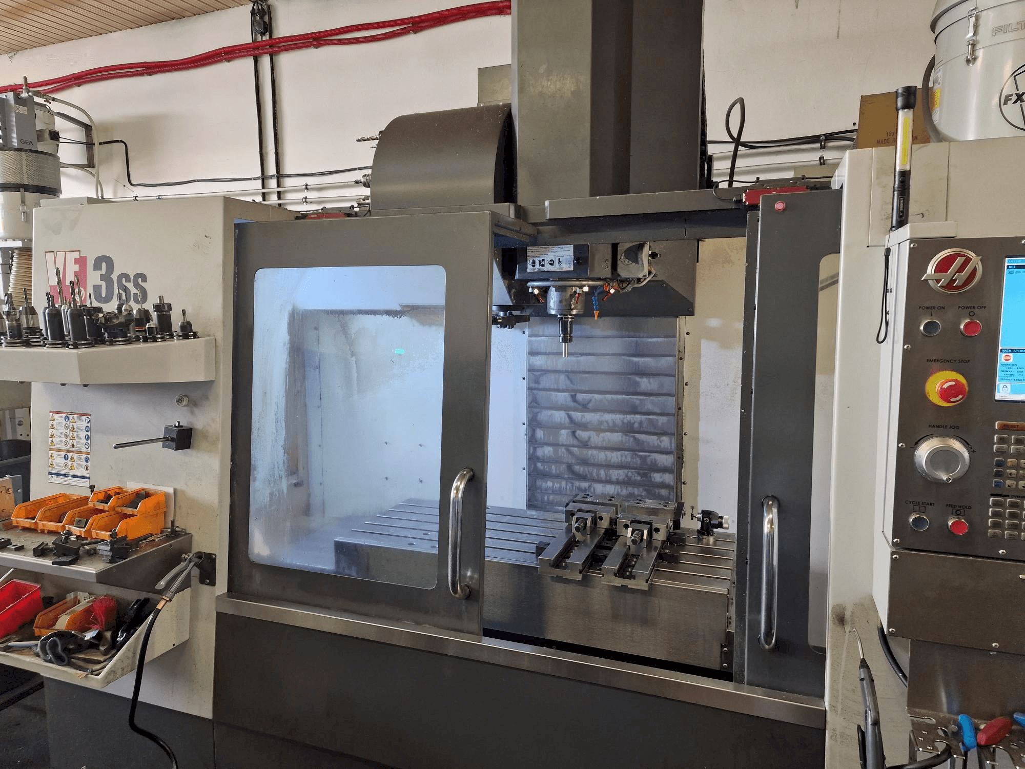 Koneen HAAS VF-3SS etunäkymä