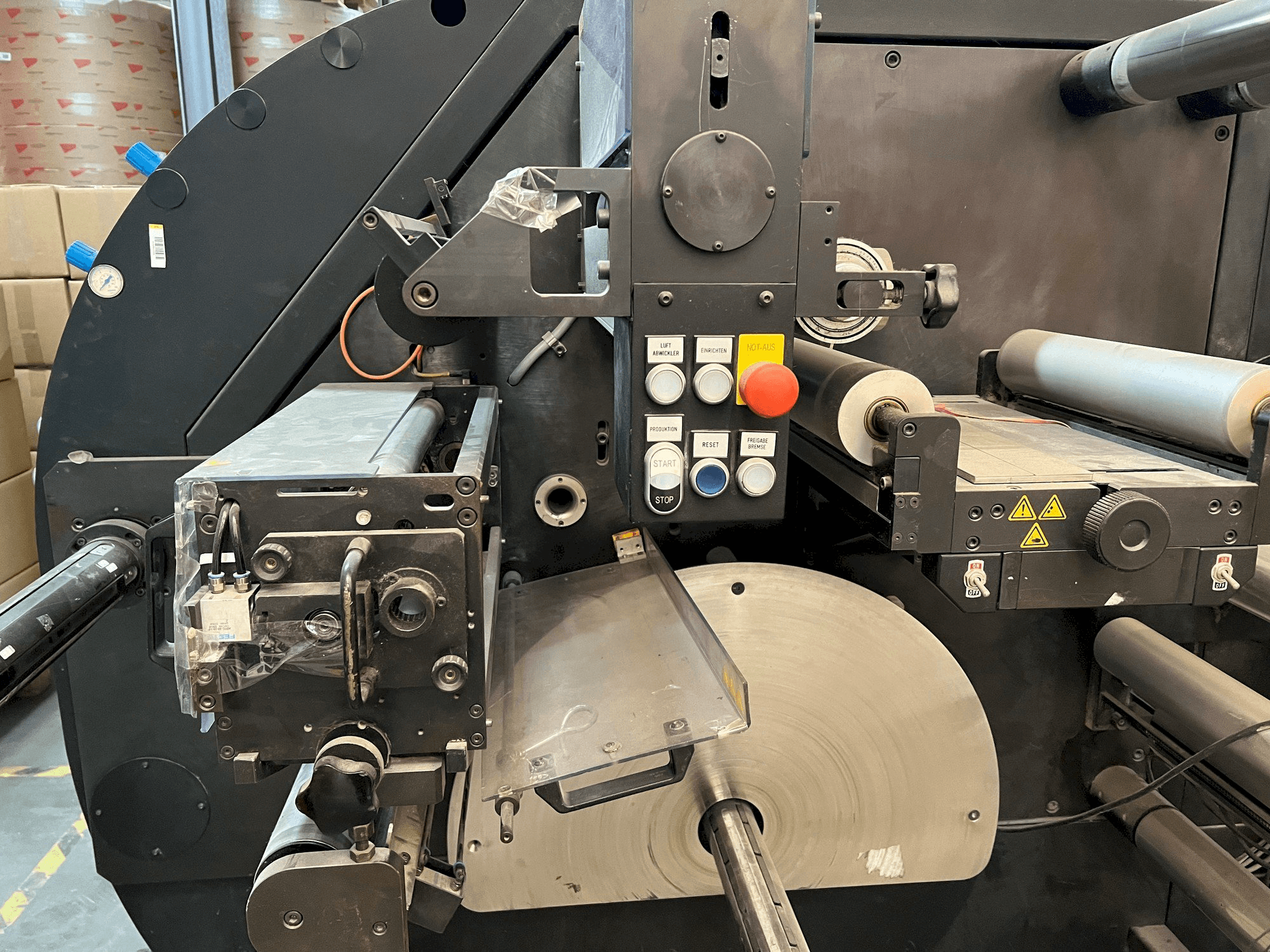 Koneen FLEXOR 380B etunäkymä