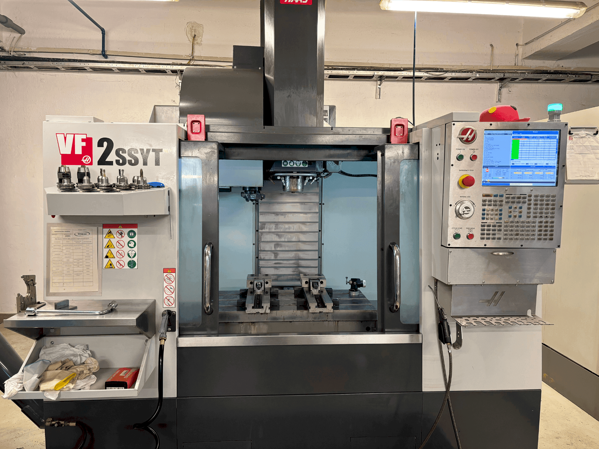 Koneen HAAS HAAS VF-2SSYT etunäkymä