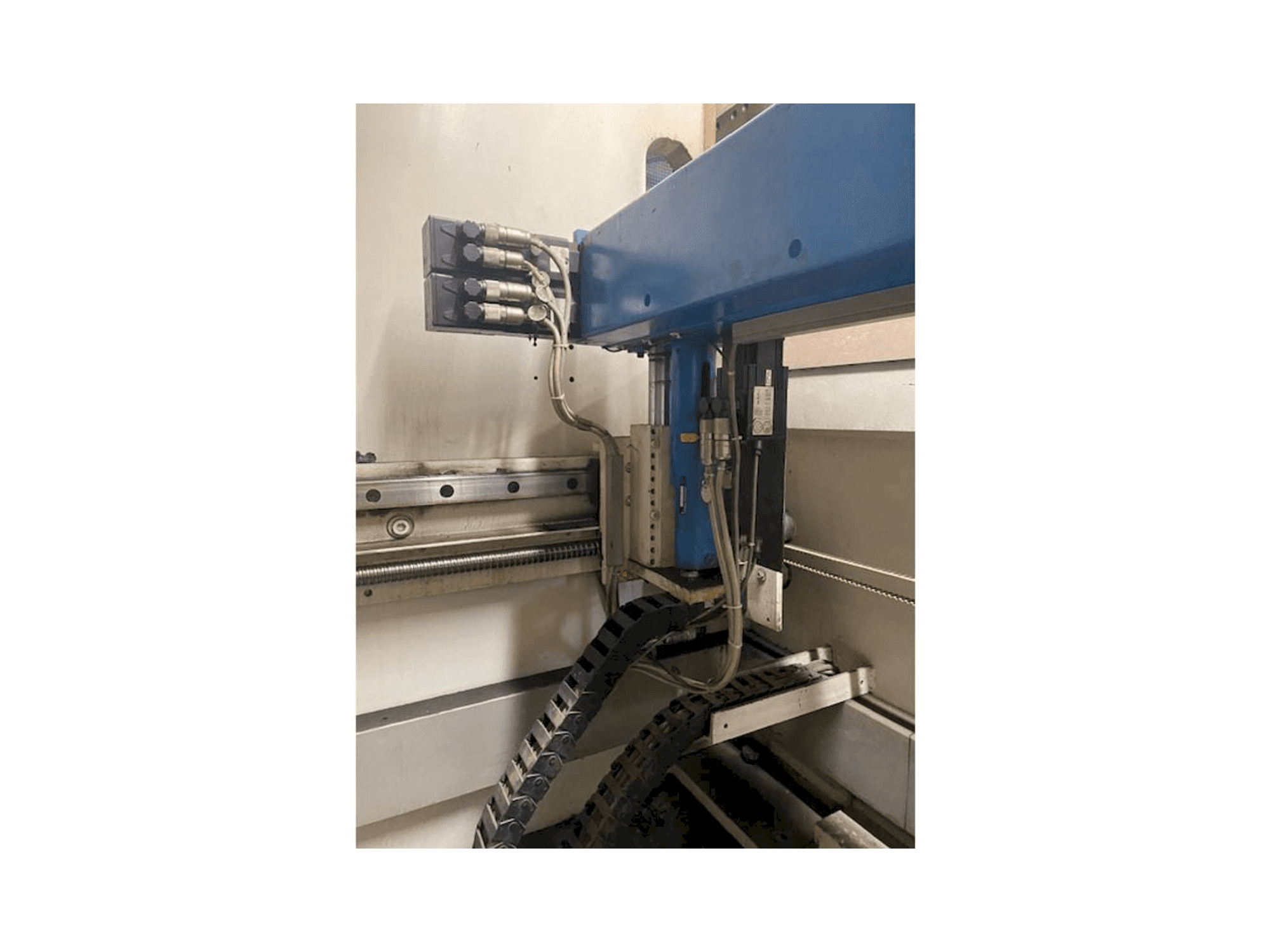 Koneen EHT VarioPress 225-30 etunäkymä