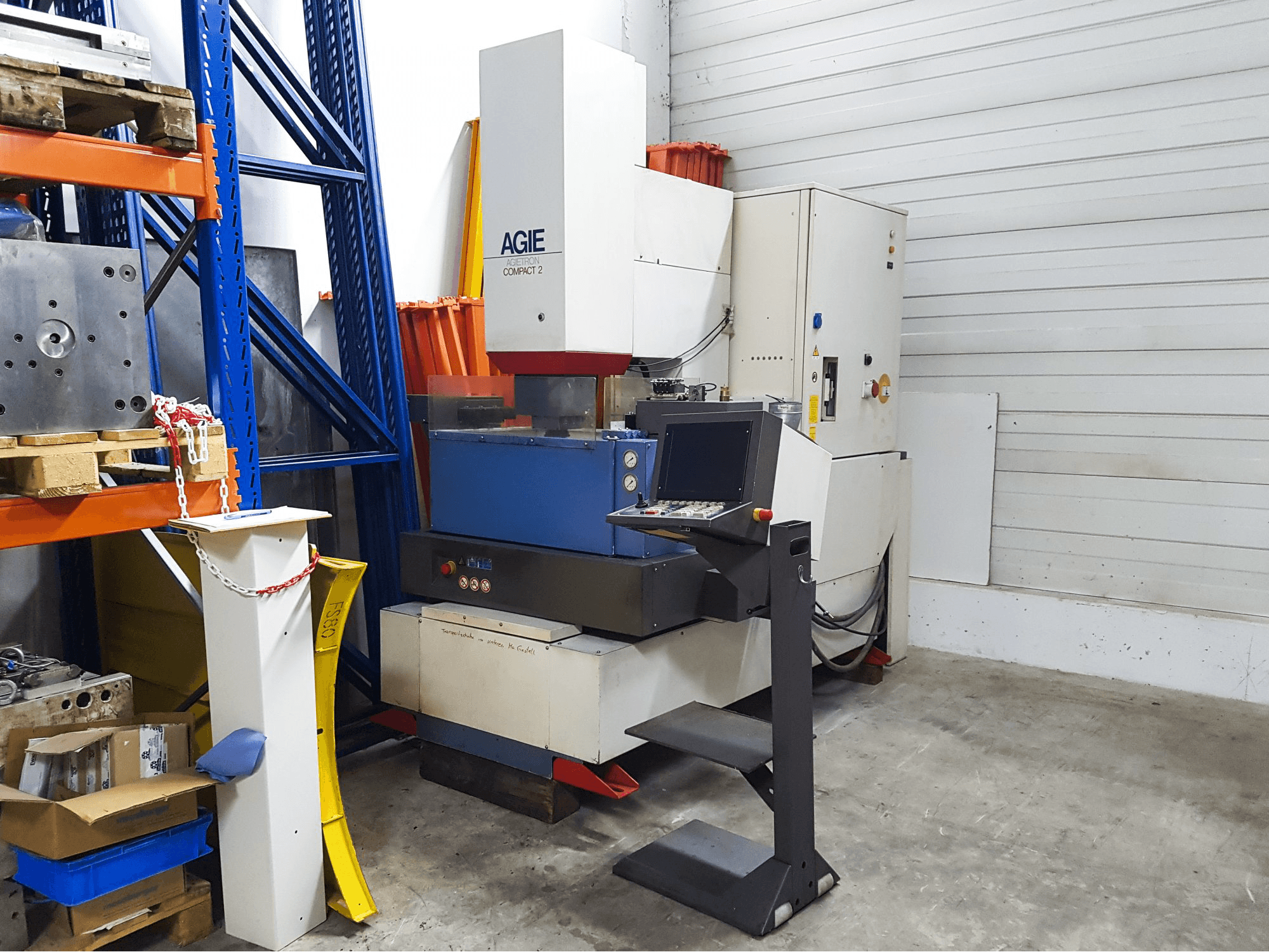 Koneen AGIE oikea näkymäAGIETRON Compact 2