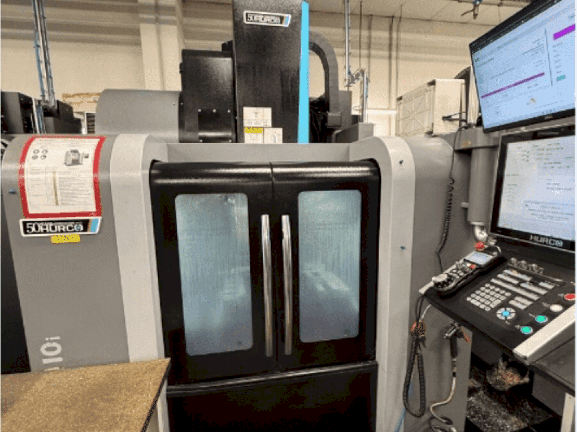 Koneen Hurco VM10i etunäkymä