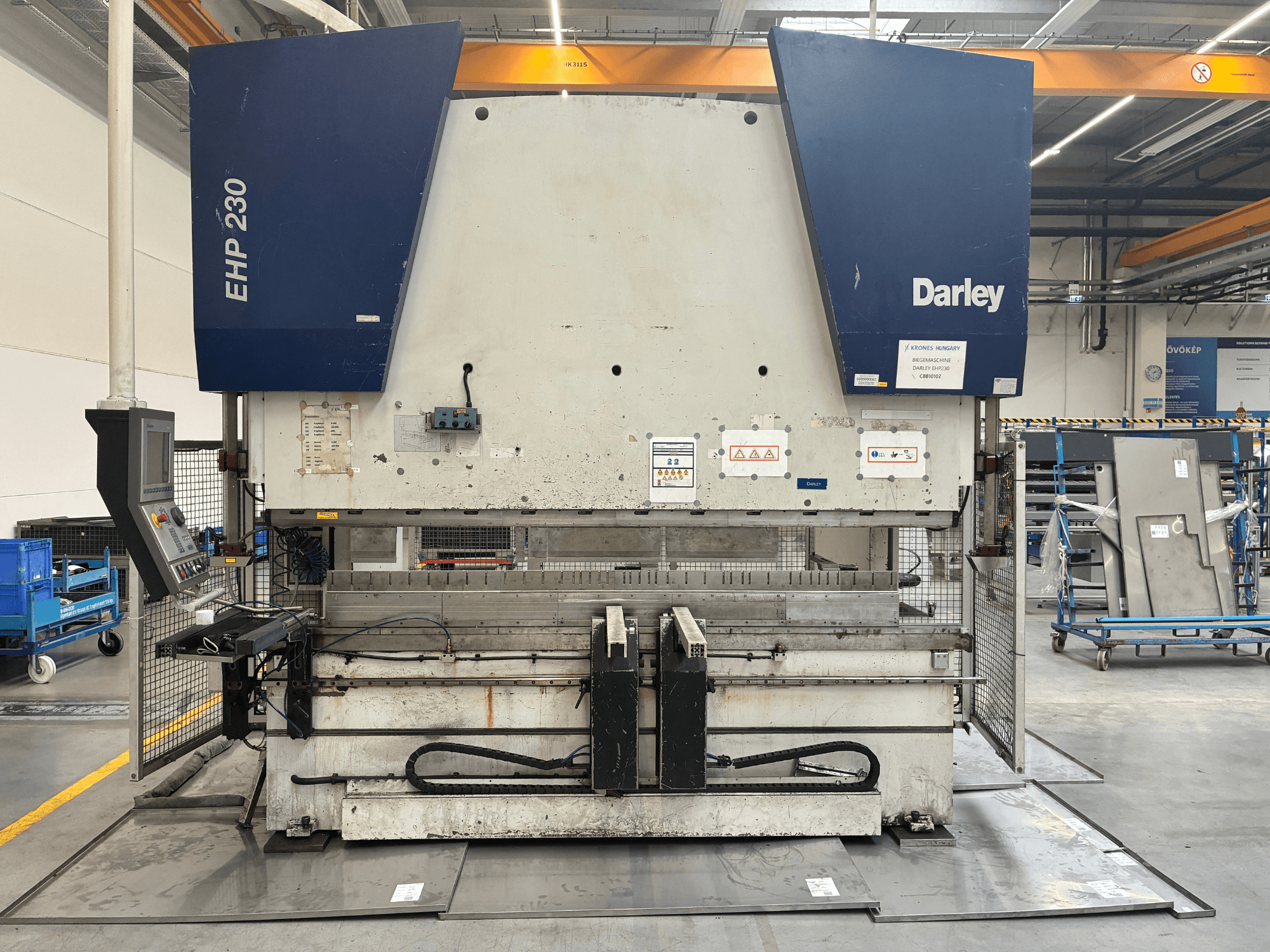 Darley EHP-LS 230.31/25 hydraulinen puristin edestä katsottuna, jossa on ohjauspaneeli ja turvatarrat.