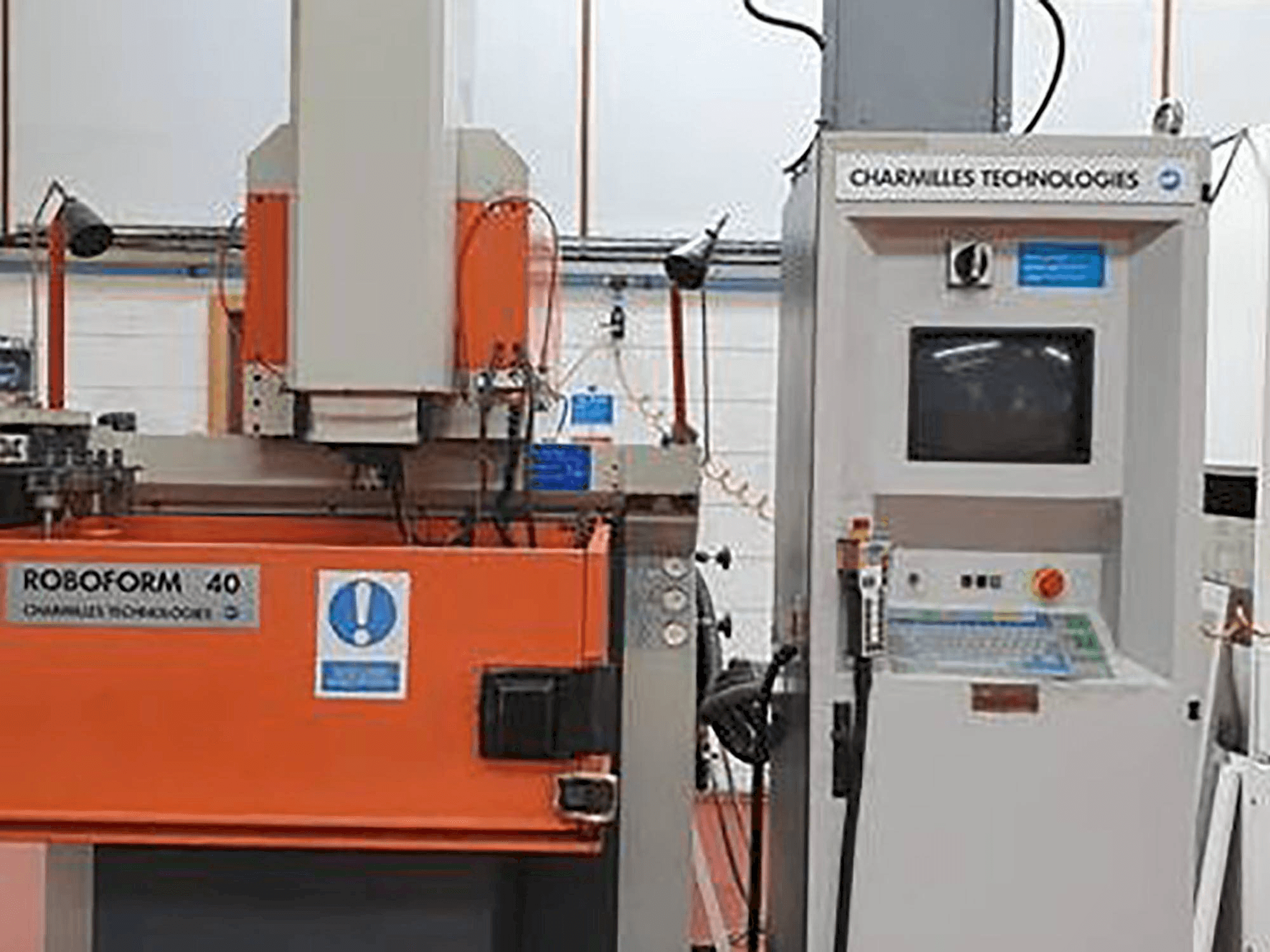 Koneen CHARMILLES Roboform 40 etunäkymä