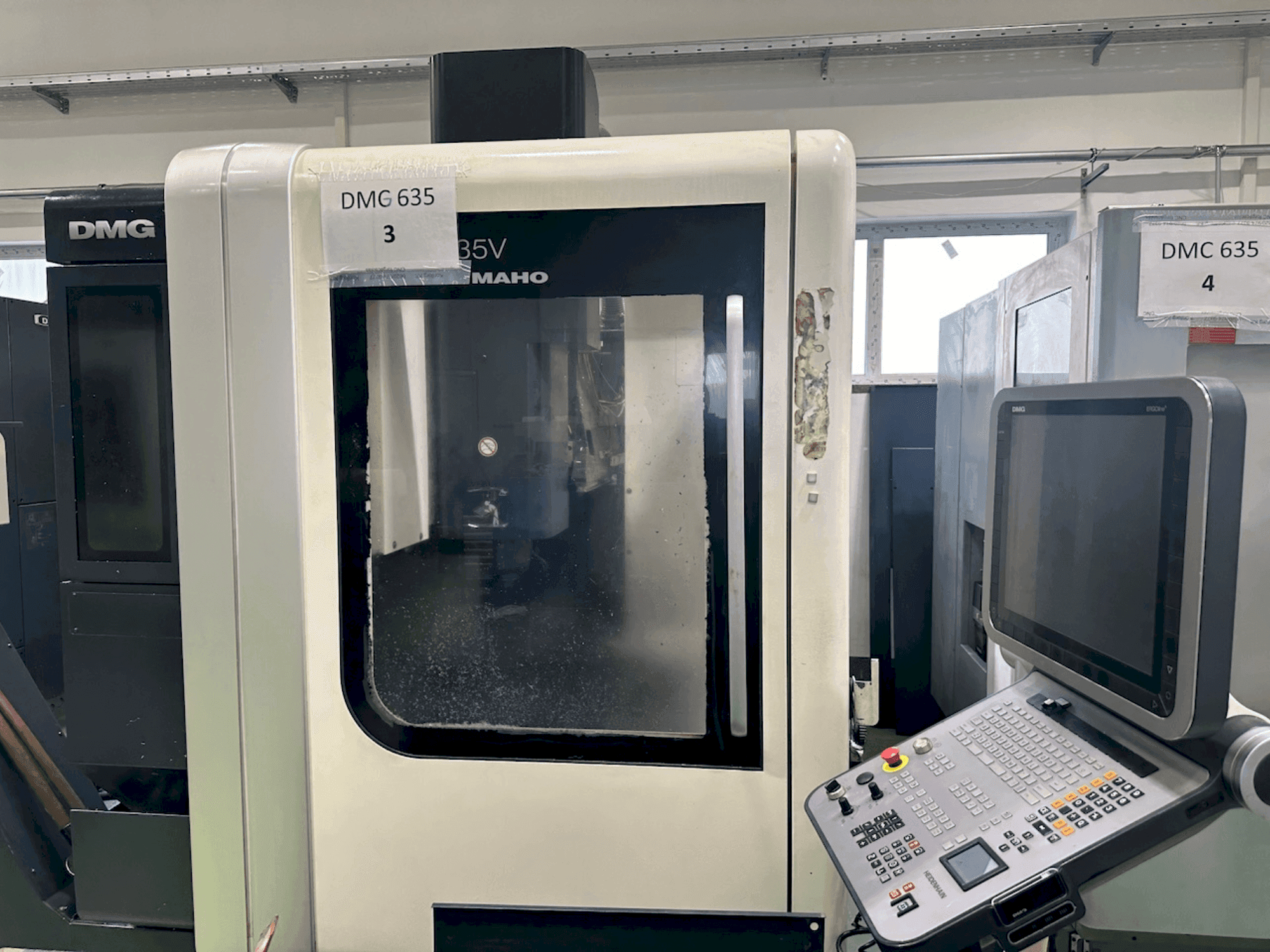Koneen DECKEL MAHO DMC 635 V etunäkymä