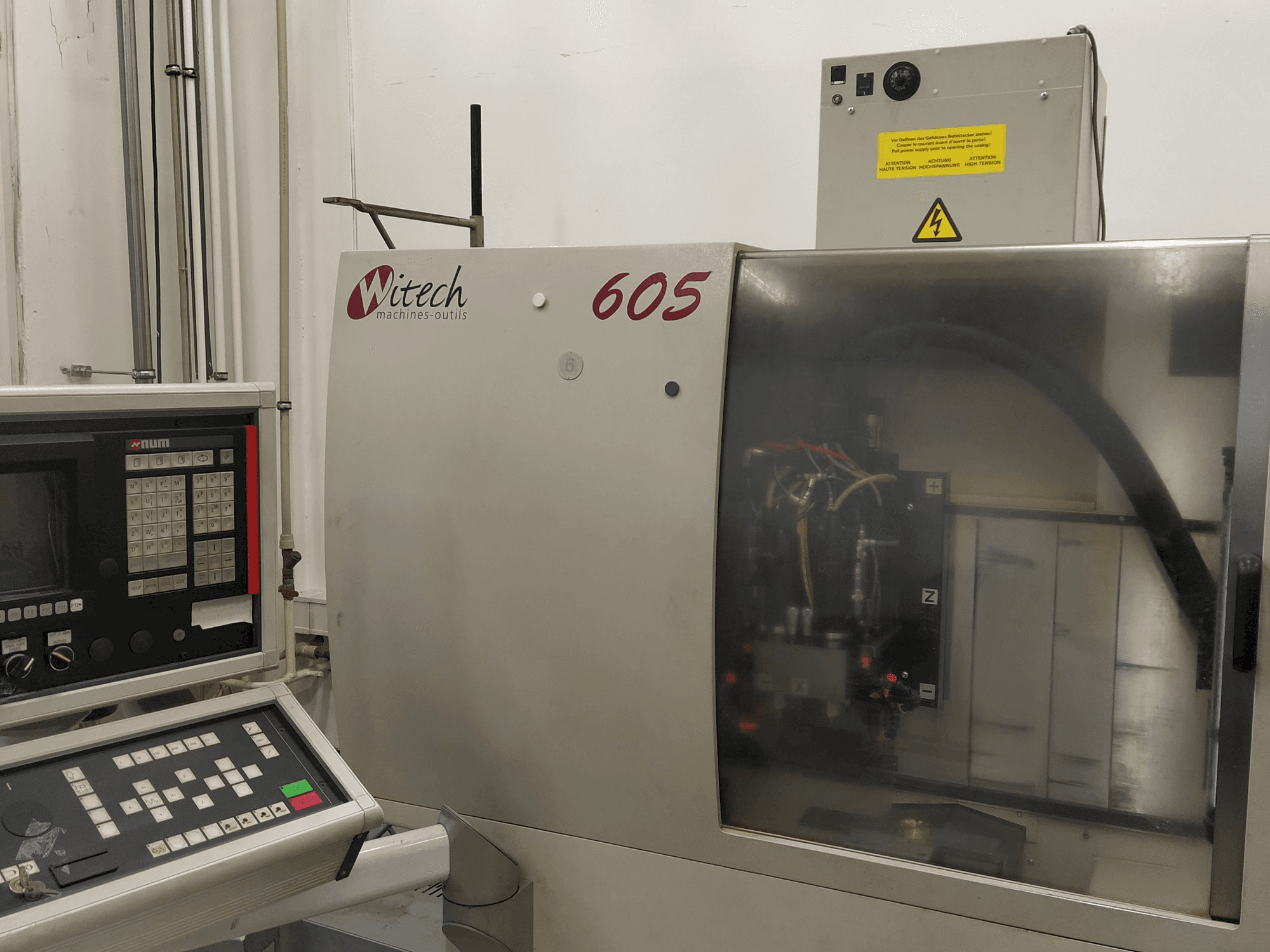 Koneen Witech 605 etunäkymä