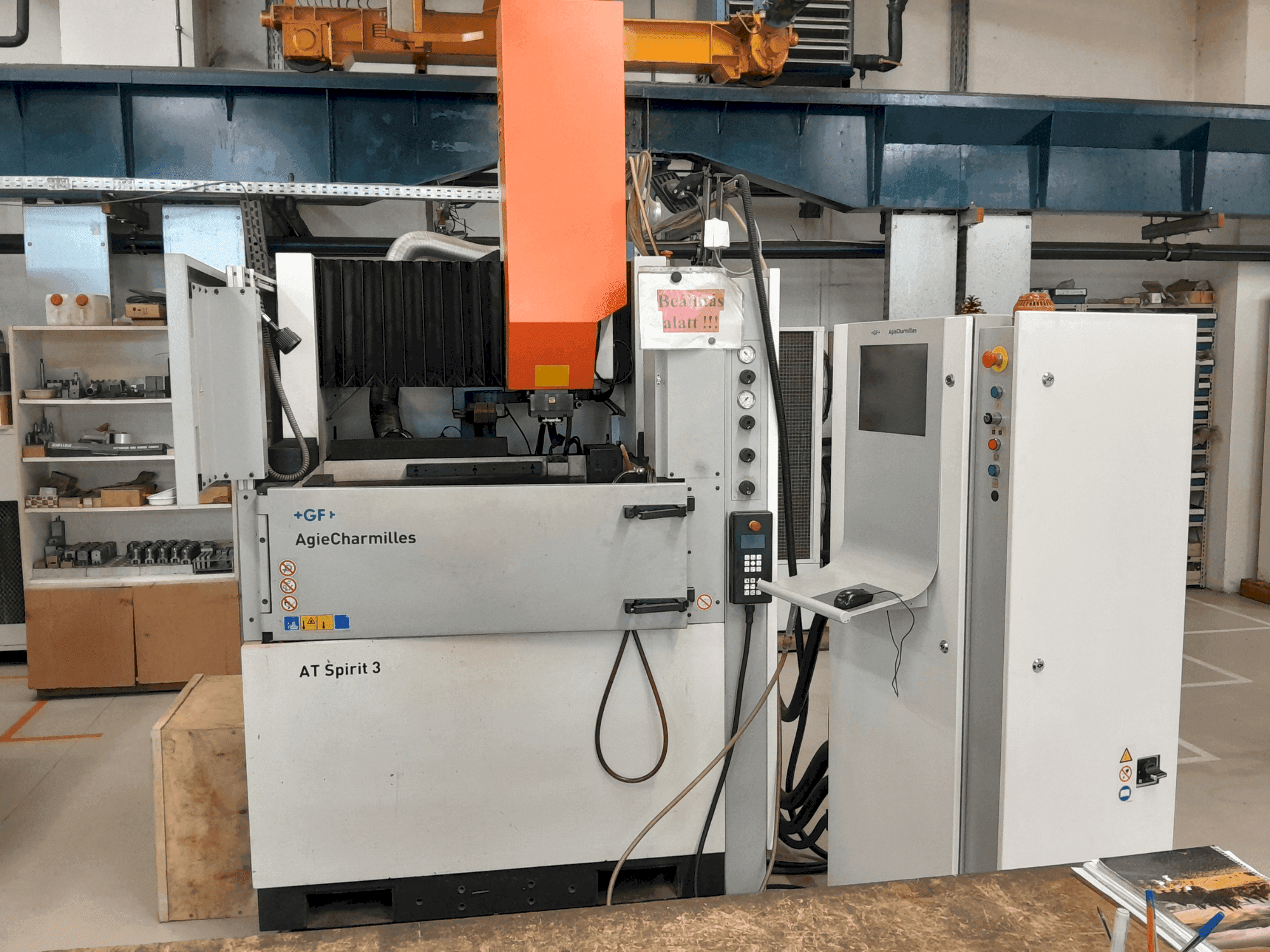 Koneen AgieCharmilles Spirit 3 etunäkymä