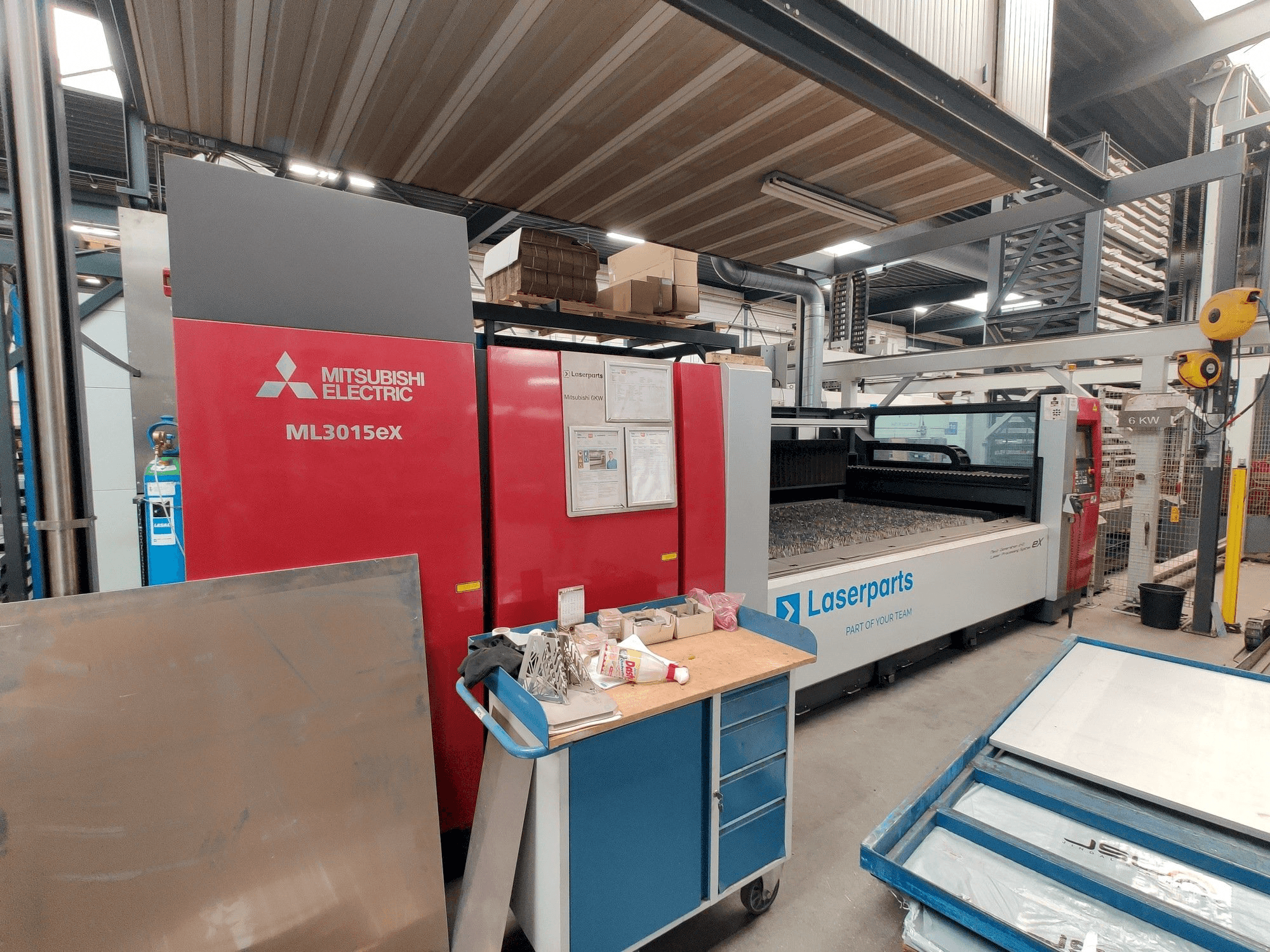 Koneen Mitsubishi ML3015eX(S2)-60XF vasen näkymä