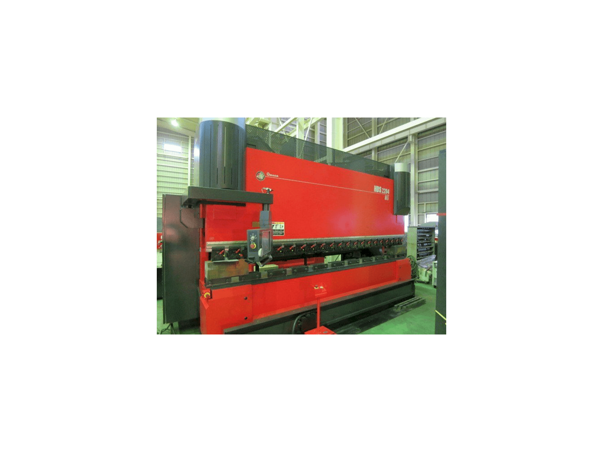 Koneen AMADA HDS 2204NT vasemman sivun näkymä