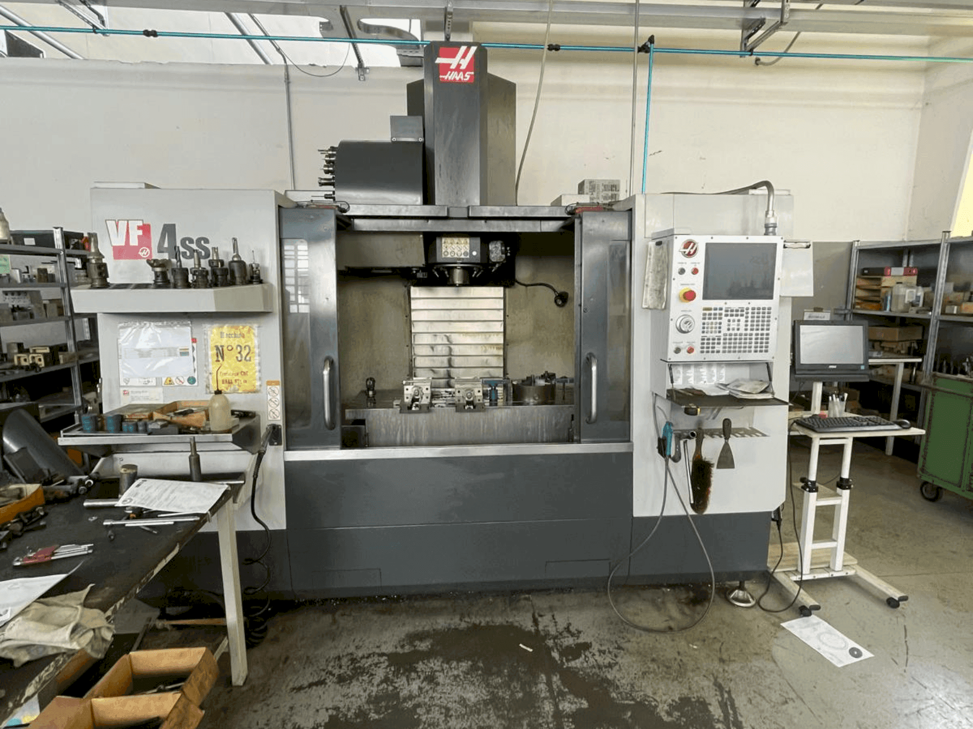 Koneen HAAS VF4SS etunäkymä