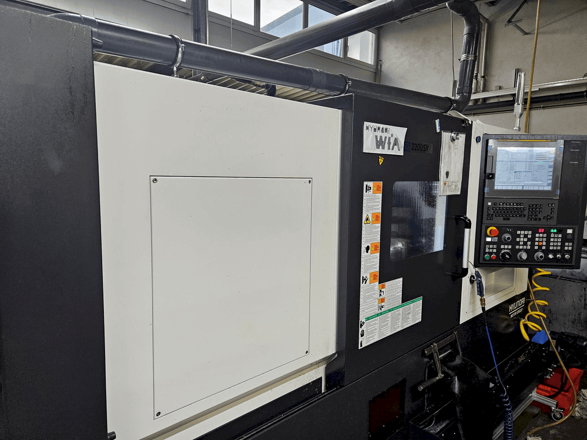 Koneen Hyundai HD2200SY etunäkymä