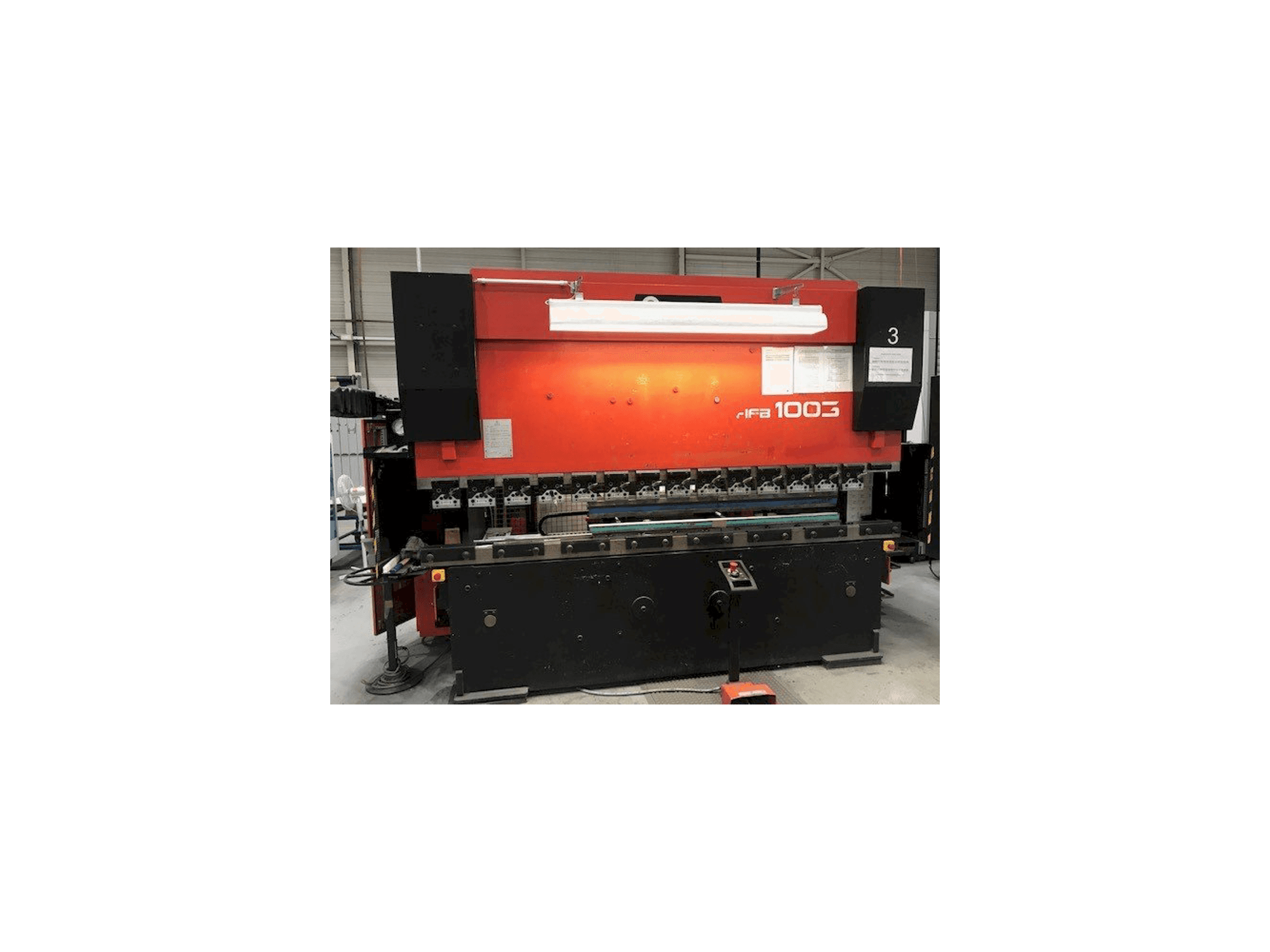 Koneen AMADA HFBO 100-3 etunäkymä