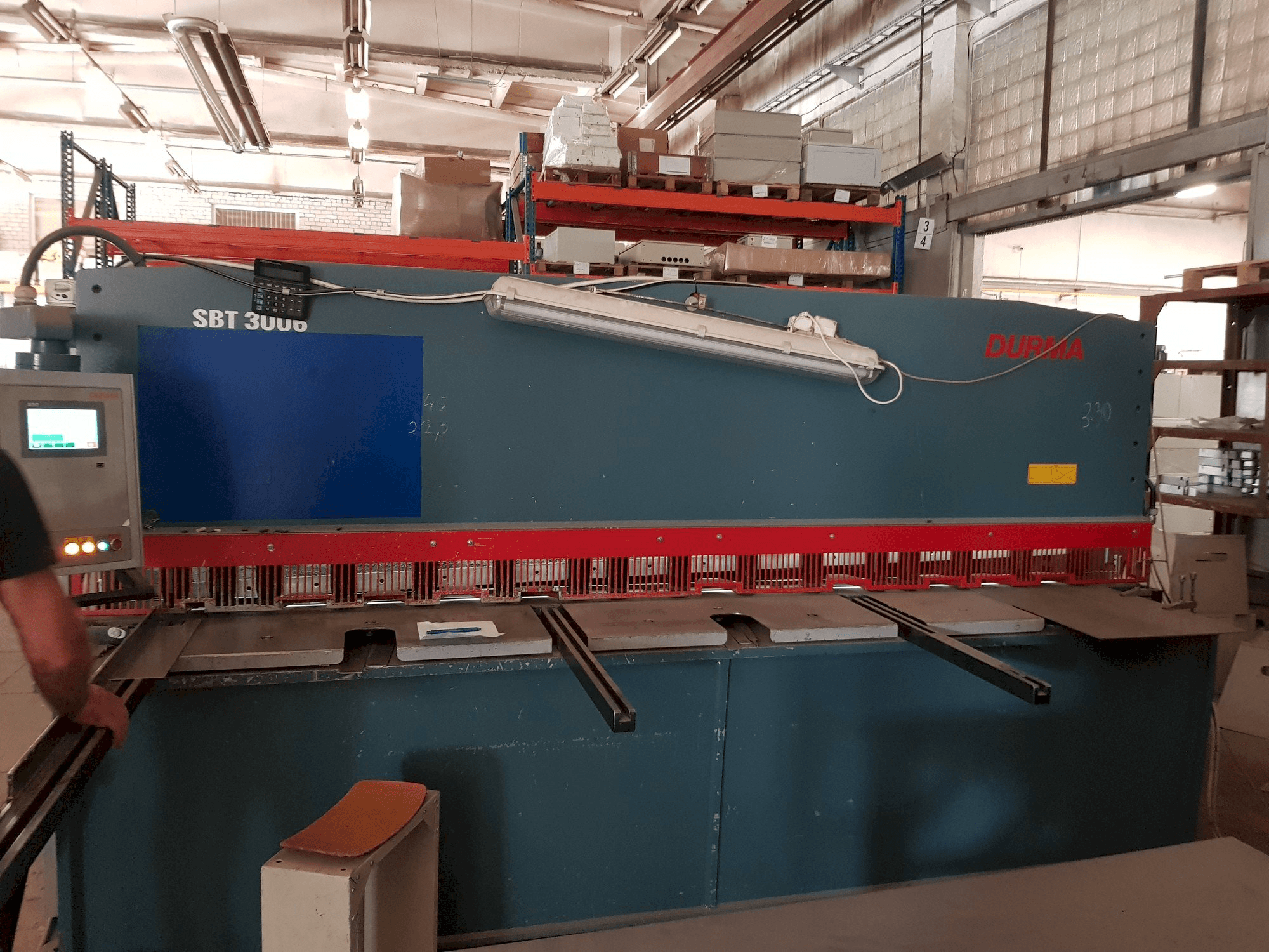 Koneen Durma SBT 3006 etunäkymä
