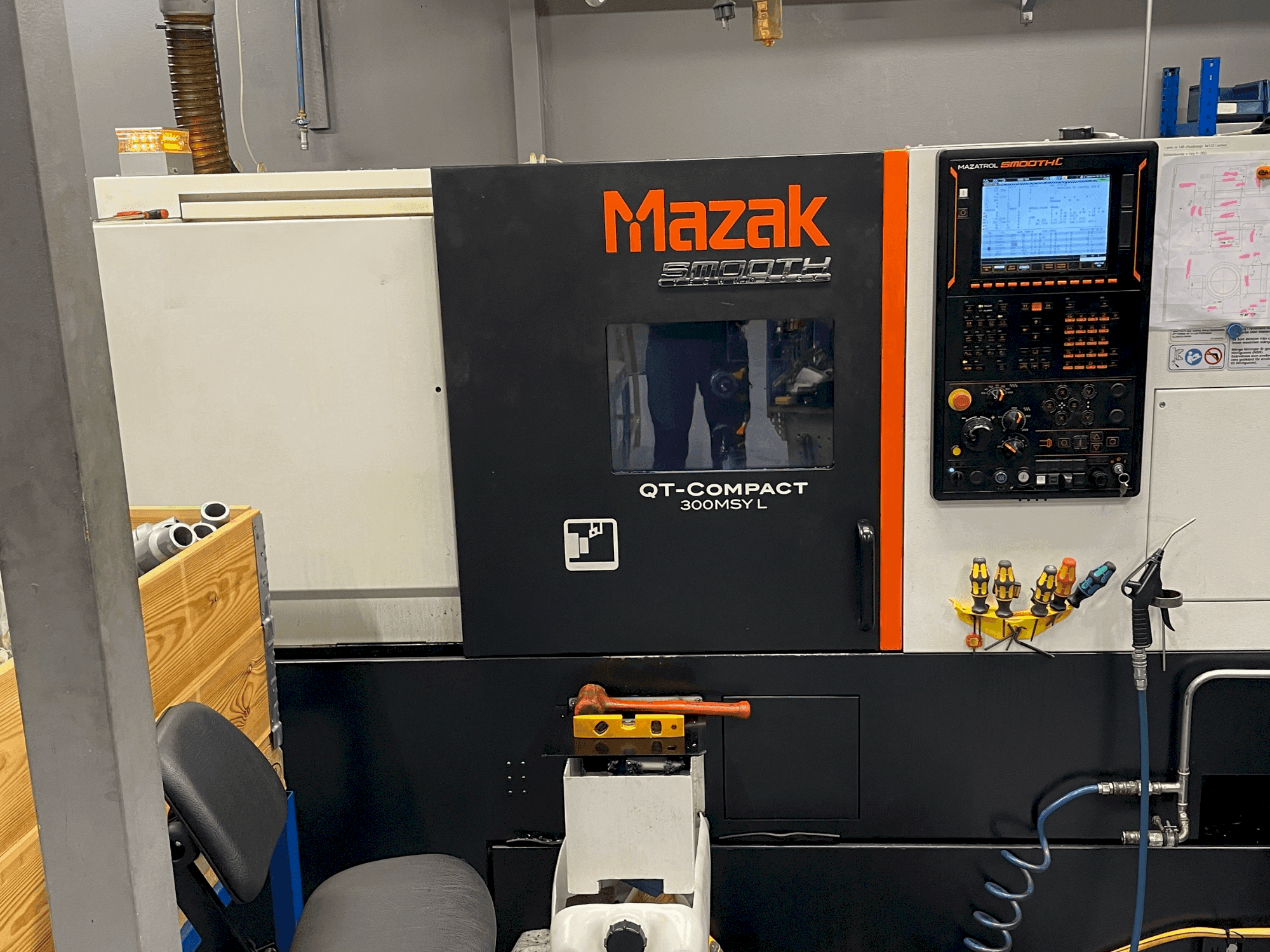 Koneen Mazak Quick Turn Compact 300 MSY L etunäkymä