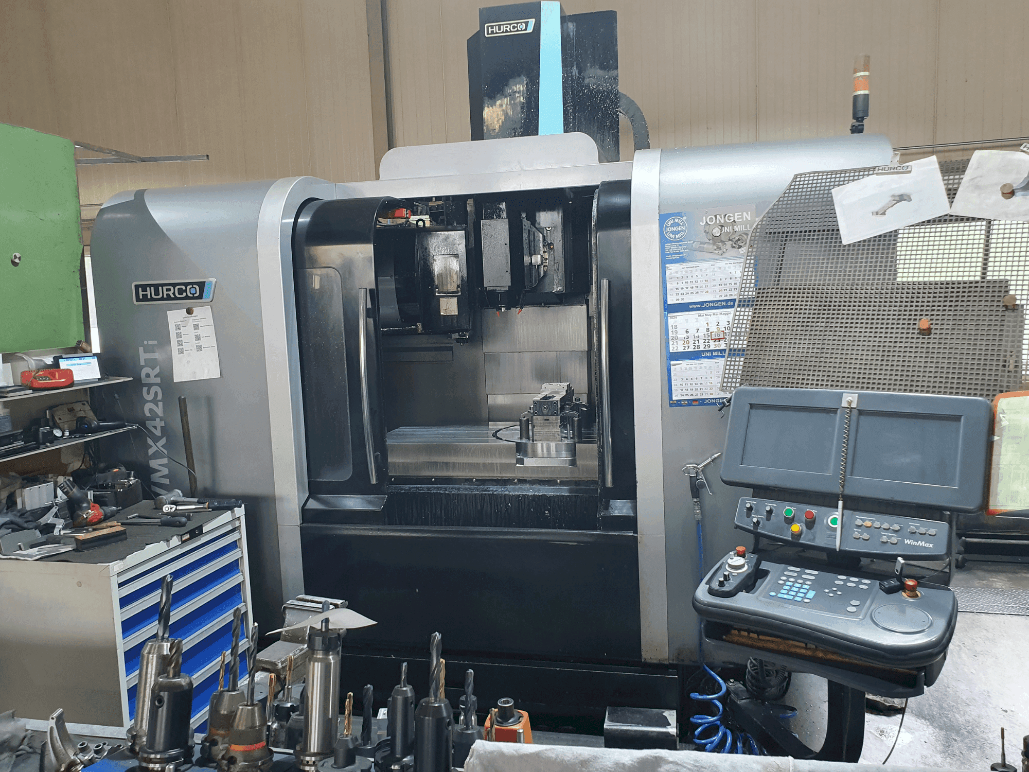 Koneen Hurco VMX 42 SRTi etunäkymä