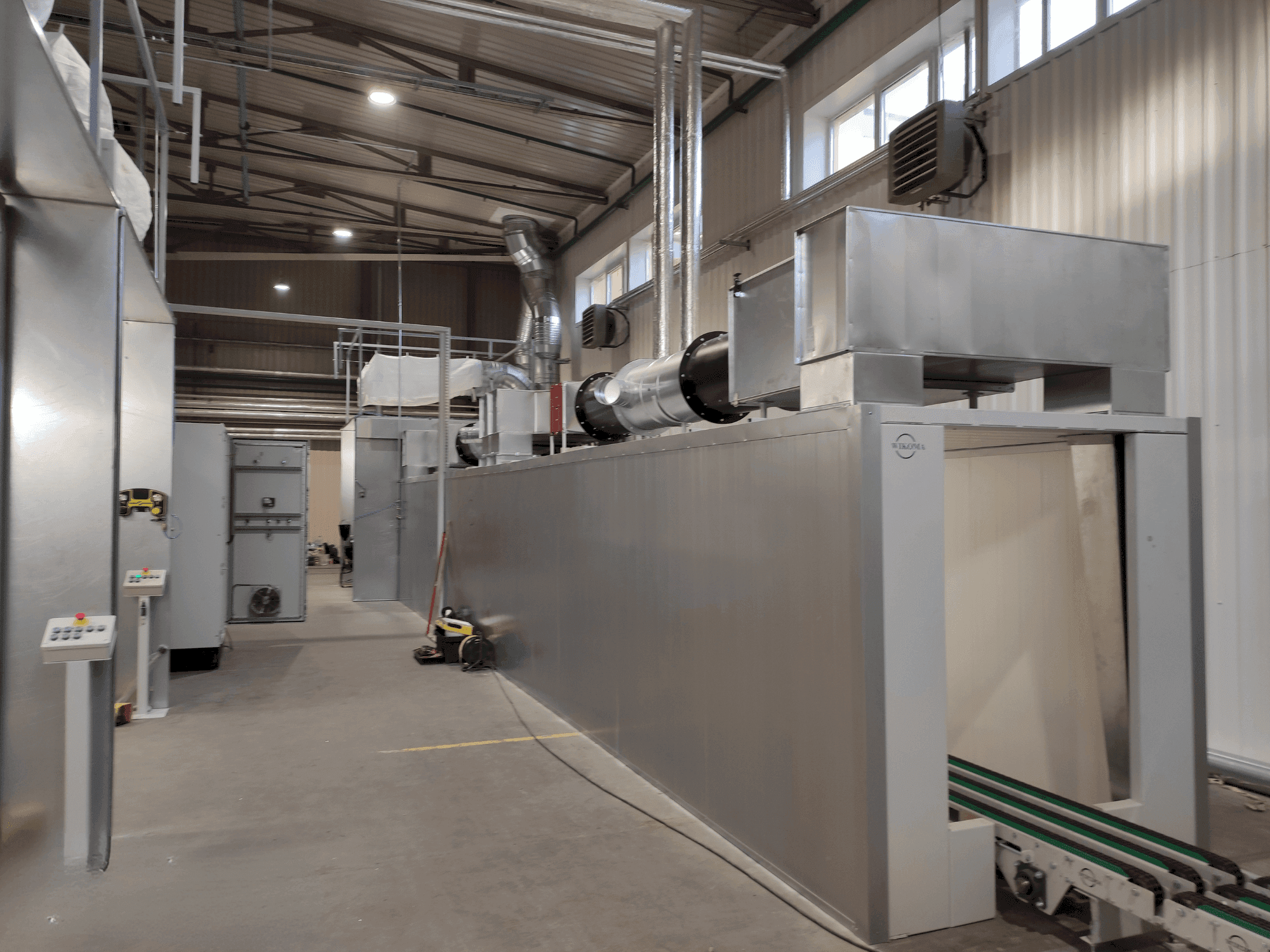 Koneen WIKOMA LL001 sivunäkymä