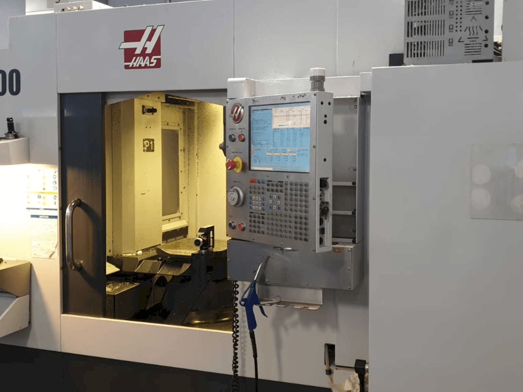 Koneen HAAS EC400 etunäkymä