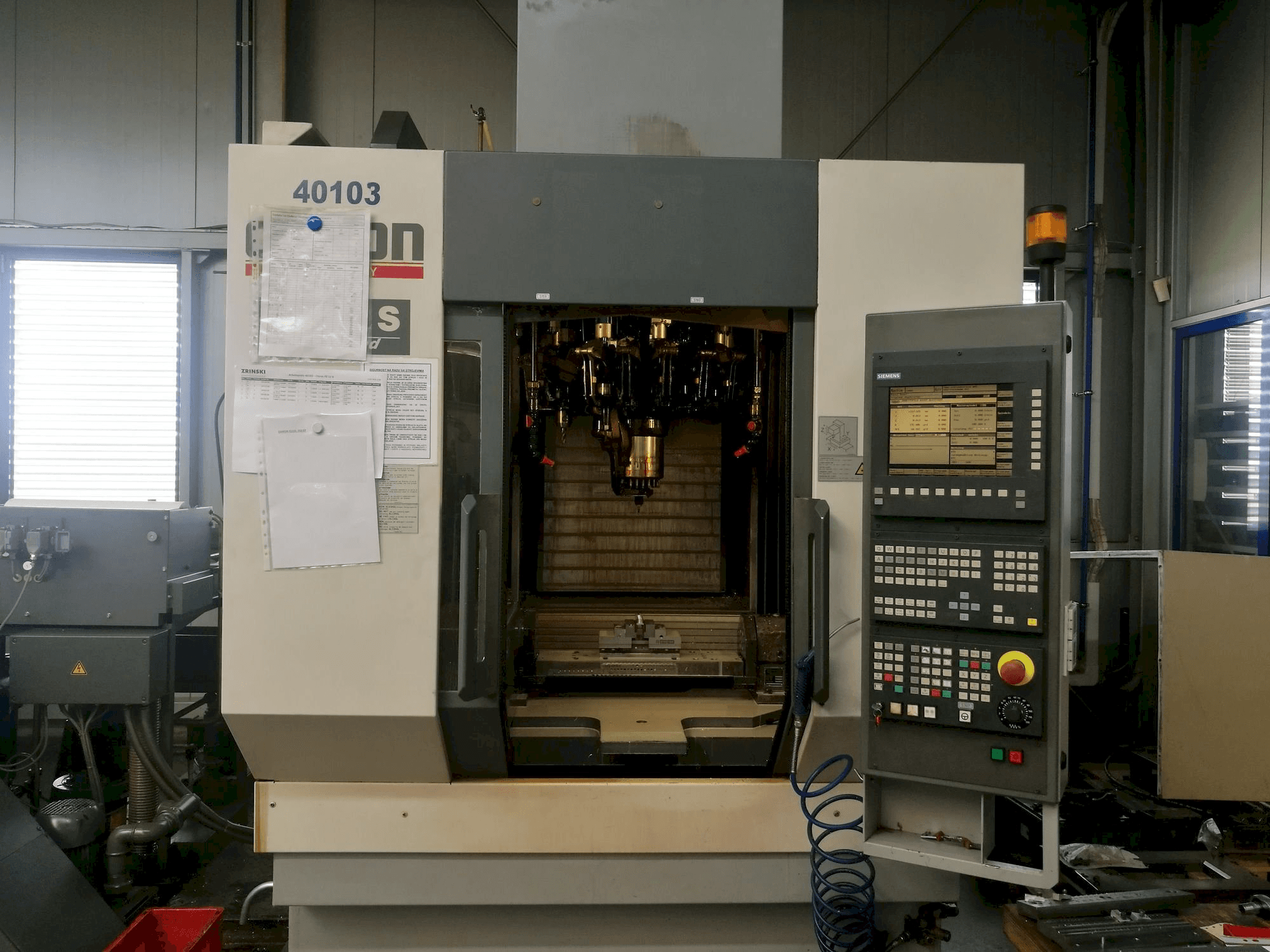 Koneen CHIRON FZ12S etunäkymä