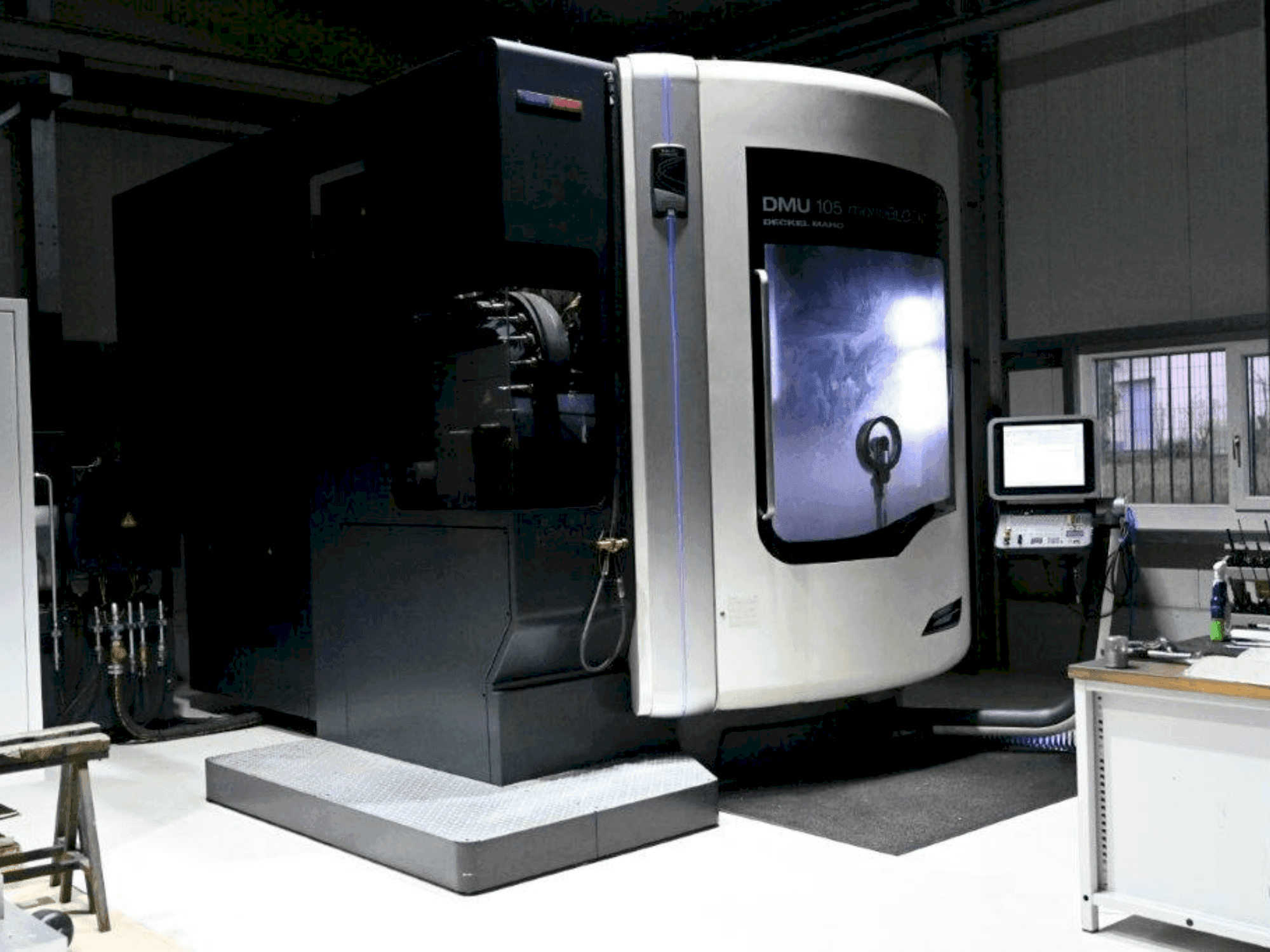 Koneen DMG DMU 105 MonoBlock etunäkymä