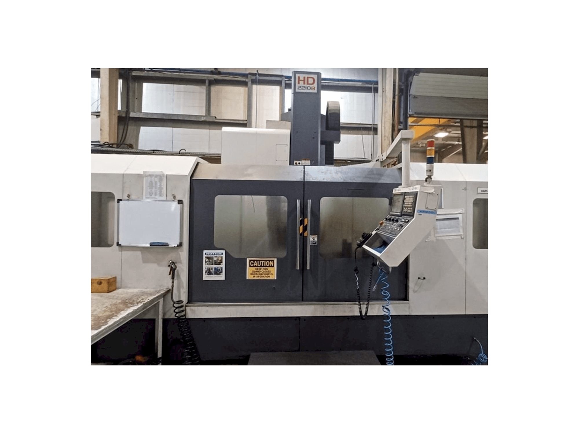 Koneen Dugard HD 2210B etunäkymä