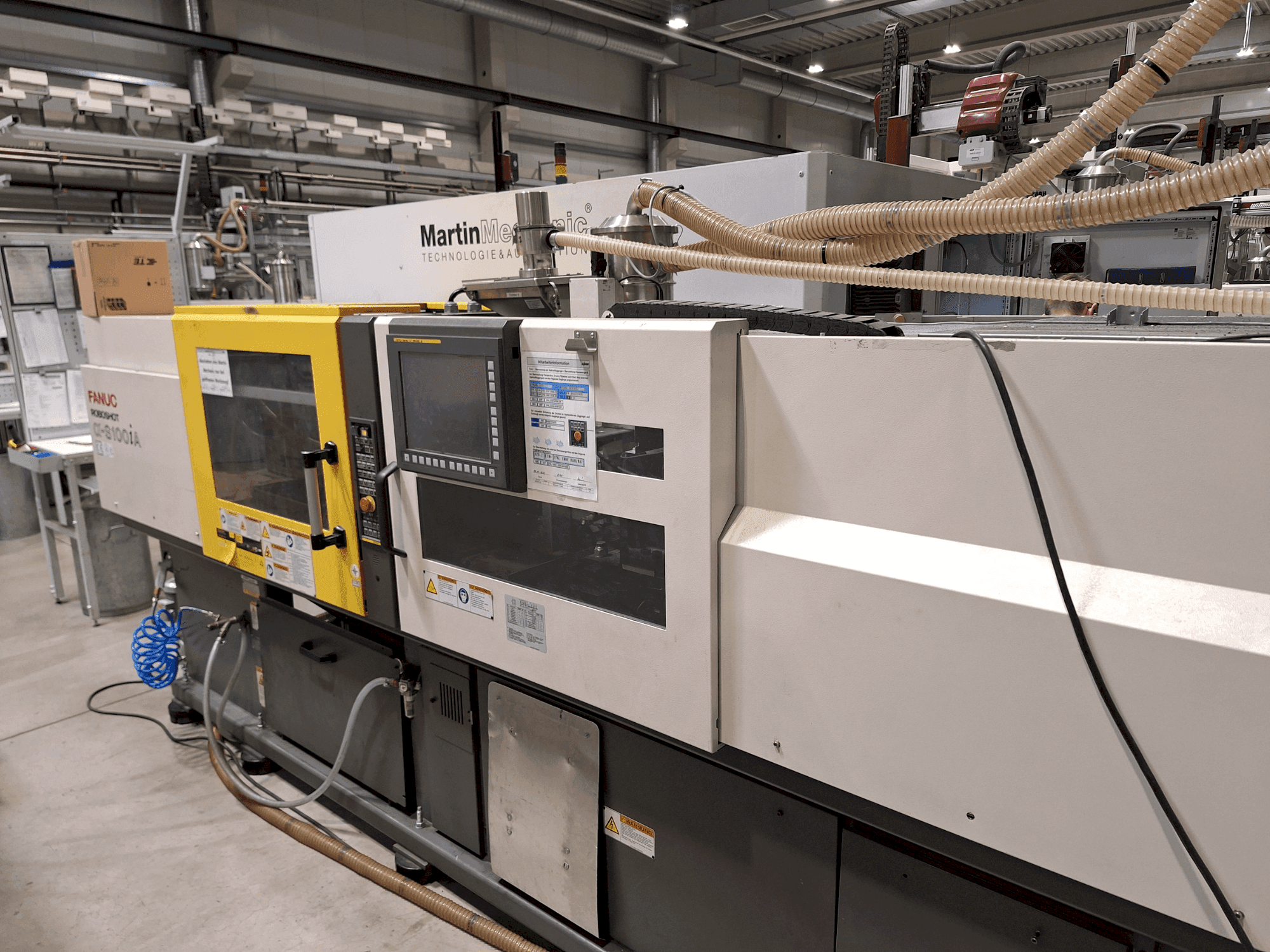 Koneen FANUC Roboshot S100iA etunäkymä