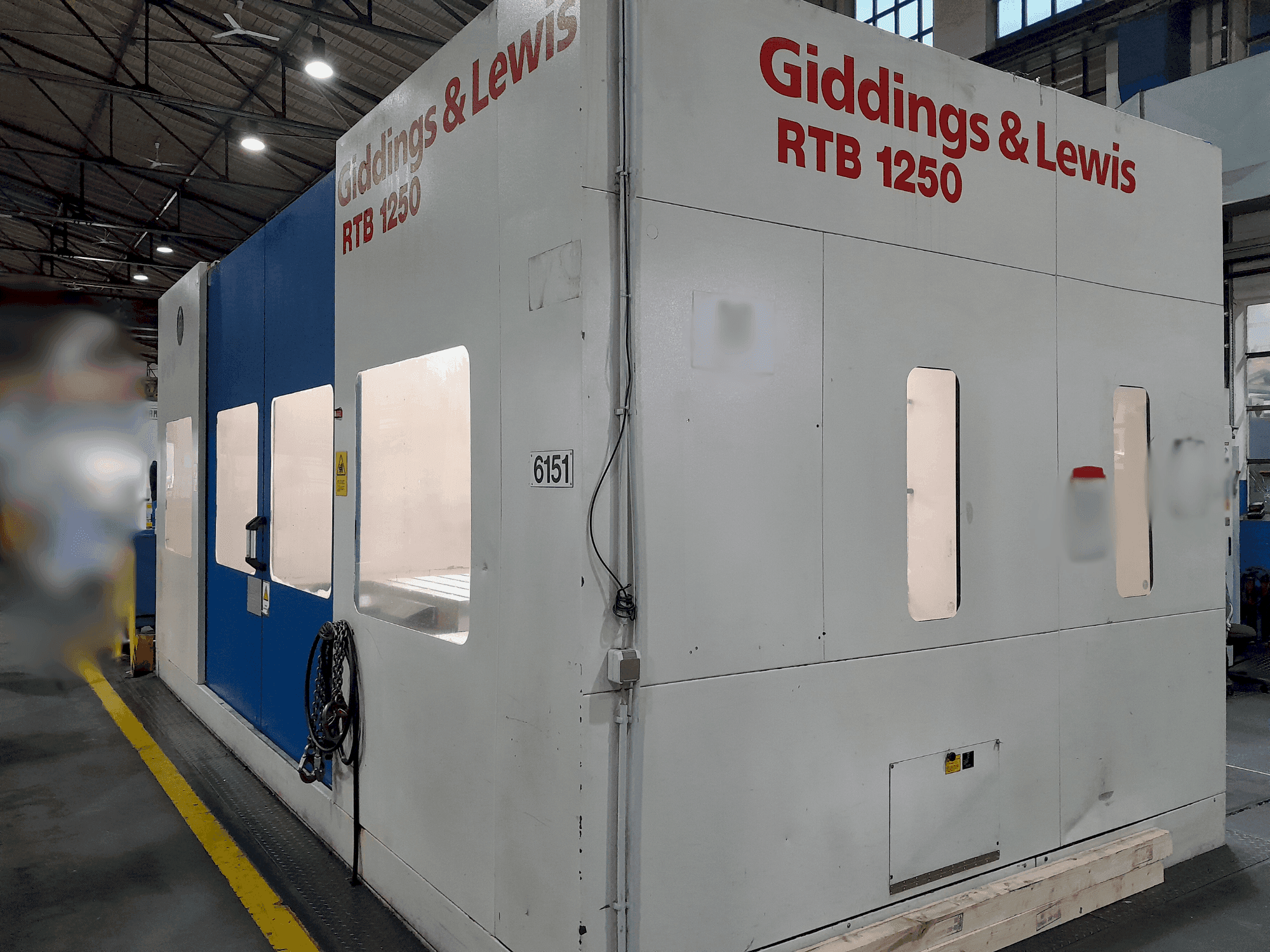 Koneen GIDDINGS & LEWIS HMC 410 RTB 1250 etunäkymä