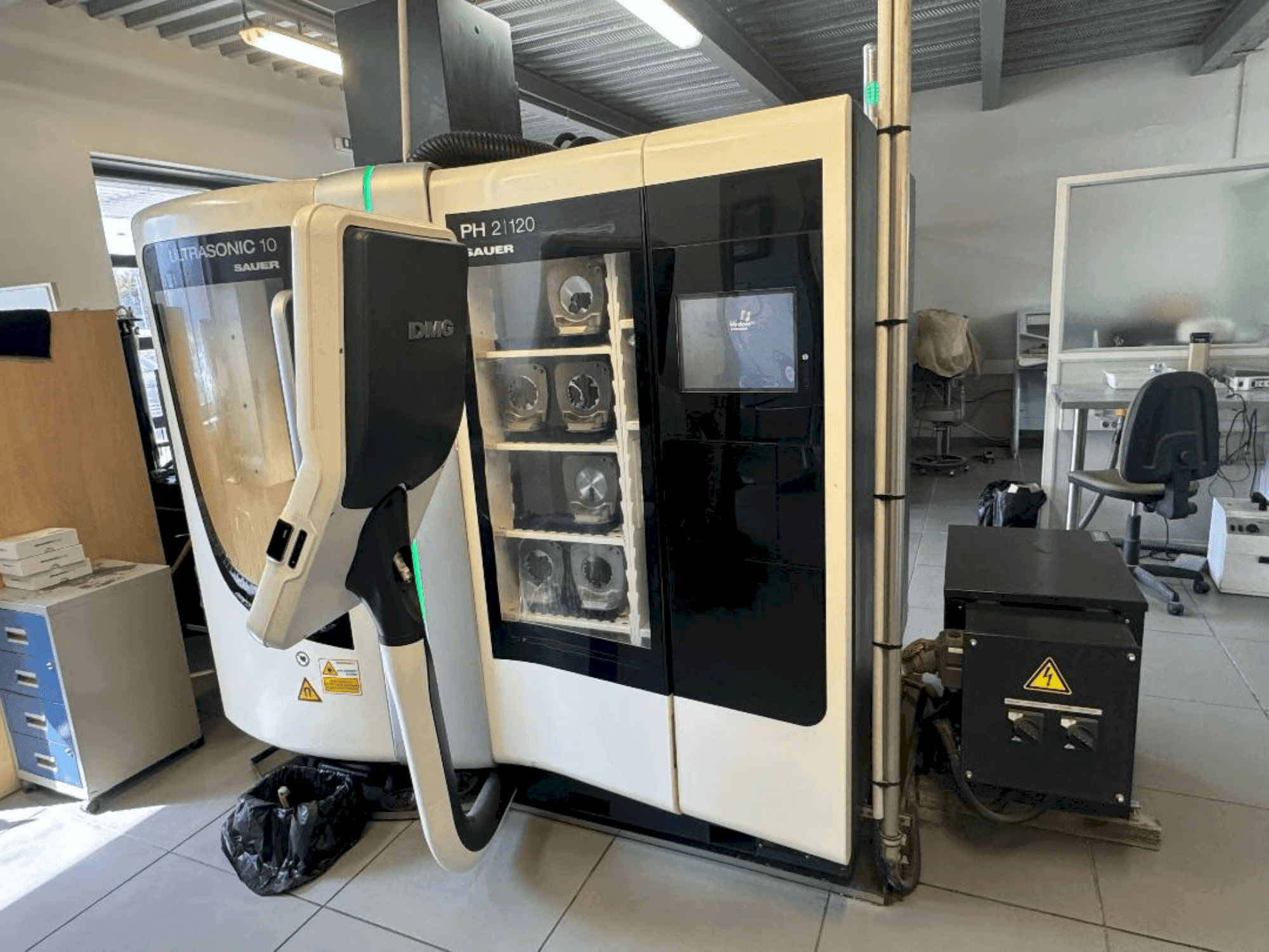 Koneen DMG ULTRASONIC 10/ DENTAL 10 etunäkymä