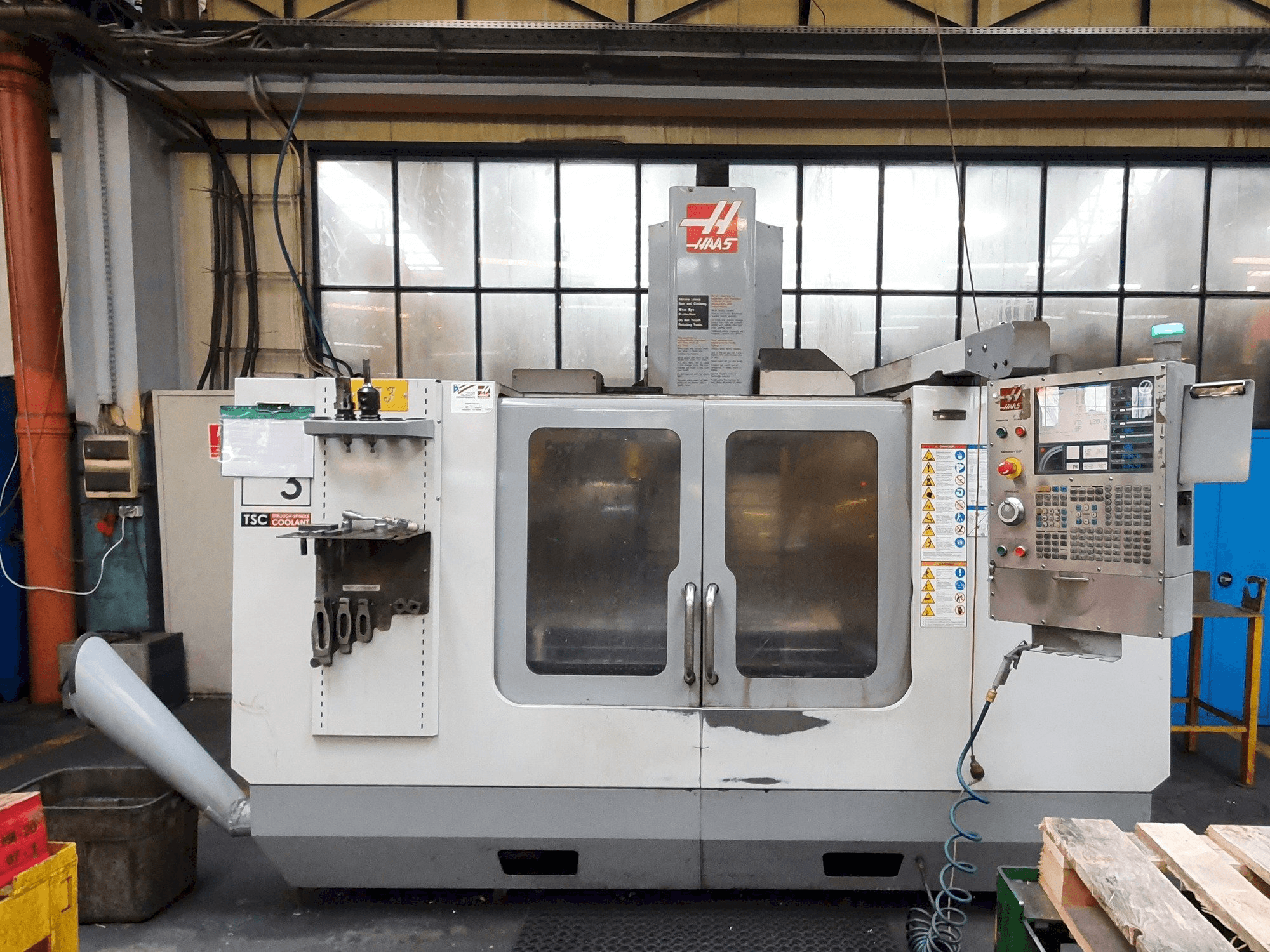 Koneen HAAS VF-3 BHE etunäkymä