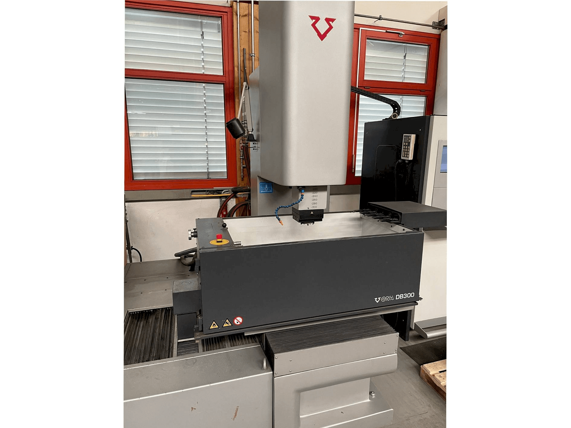 Koneen ONA D830 etunäkymä