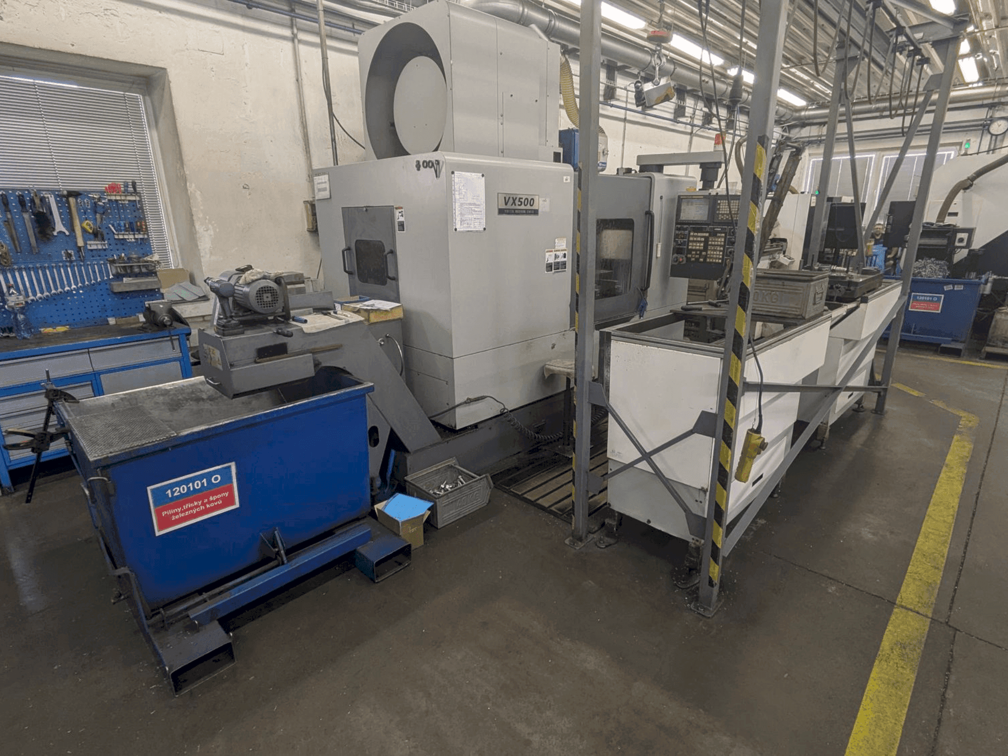 Koneen HYUNDAI KIA VX500 etunäkymä