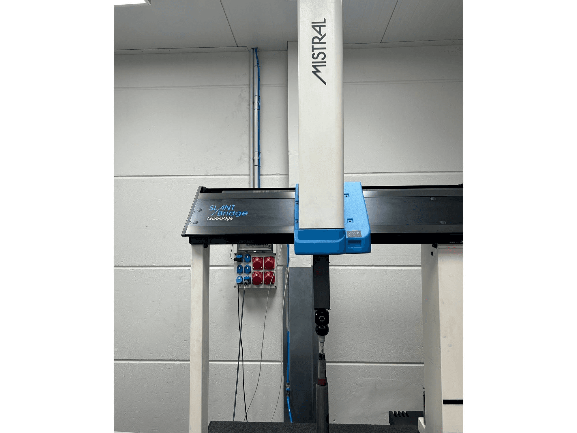 Koneen DEA Mistrall etunäkymä