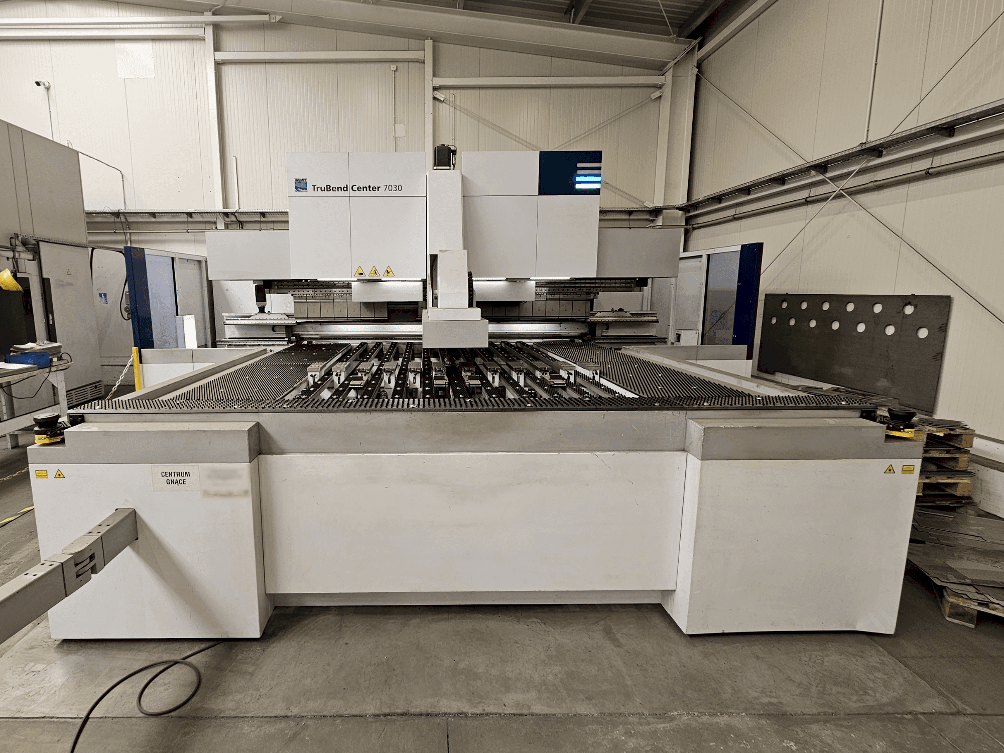 Koneen TRUMPF TruBend Center 7030 etunäkymä