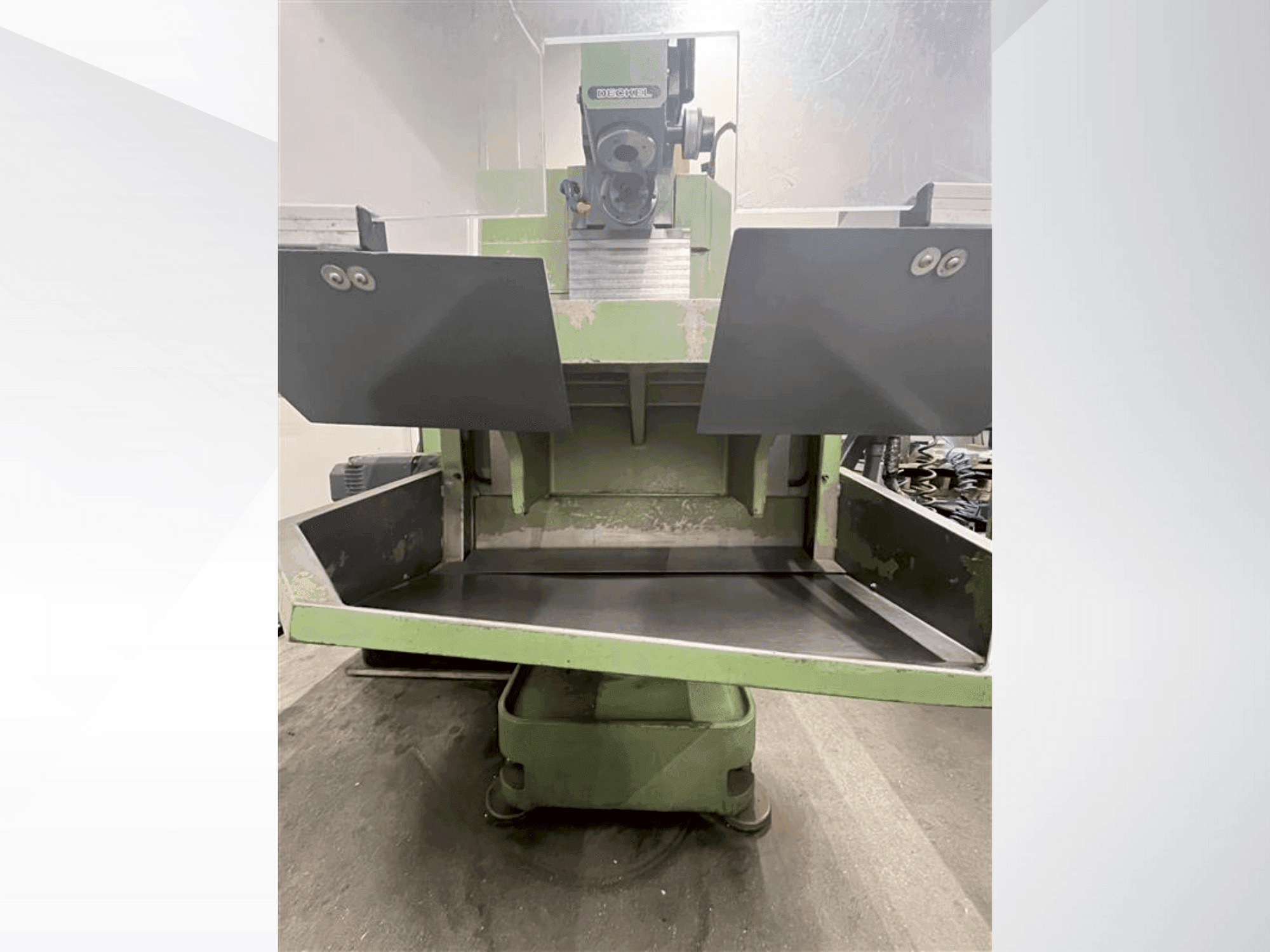 Koneen DECKEL FP2A etunäkymä