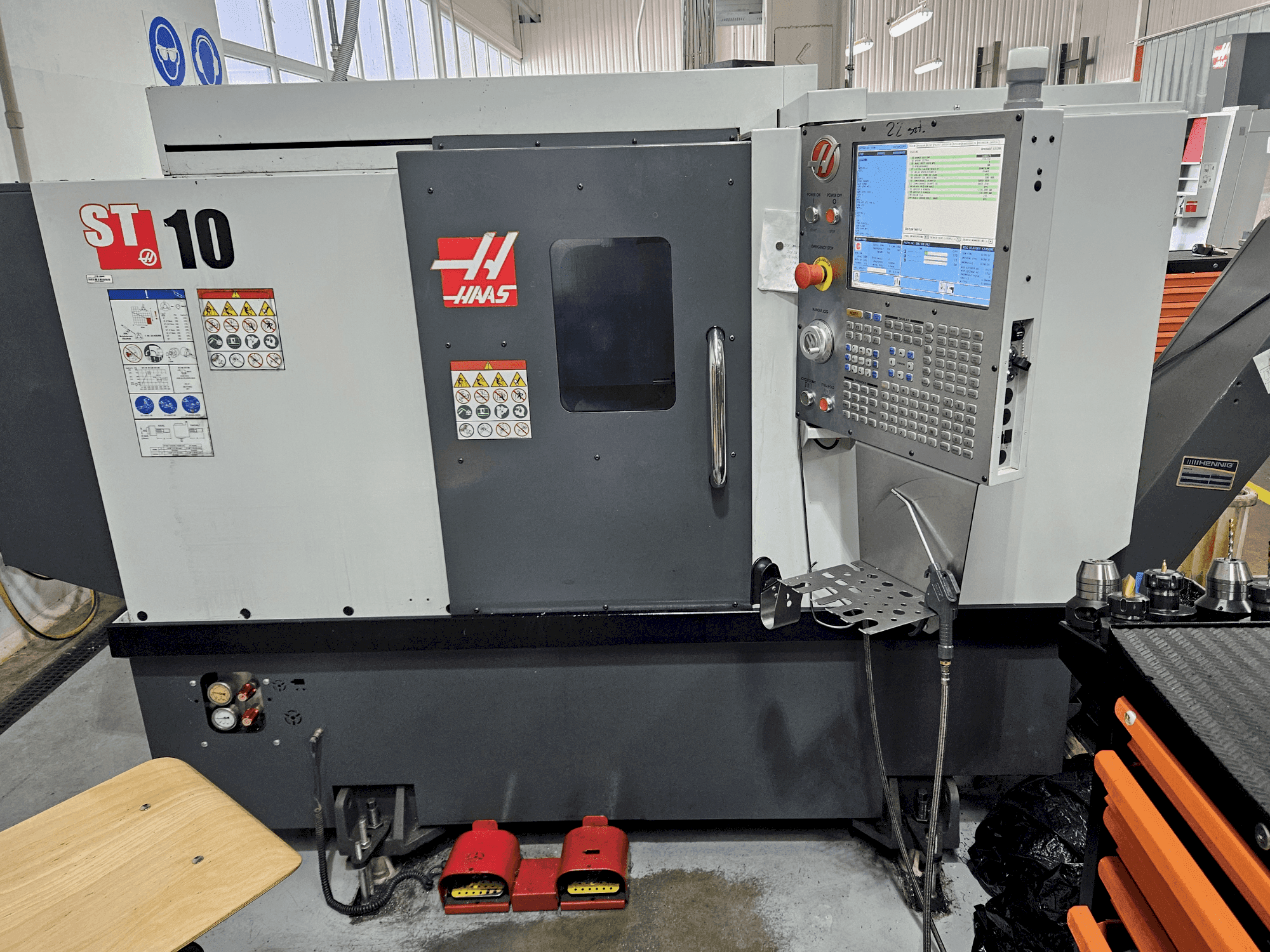 Koneen HAAS ST-10 etunäkymä