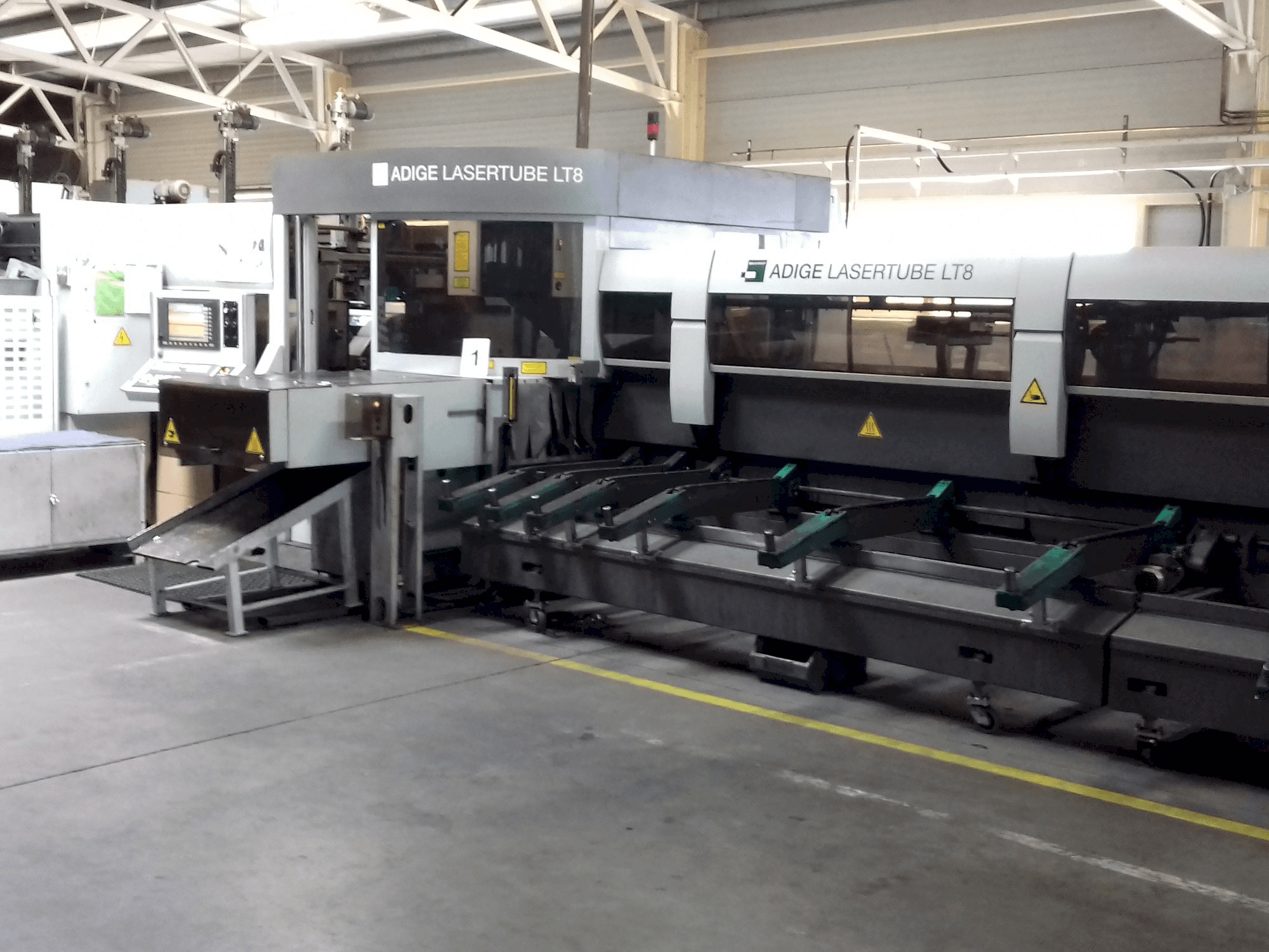 Koneen ADIGE LT 8 etunäkymä