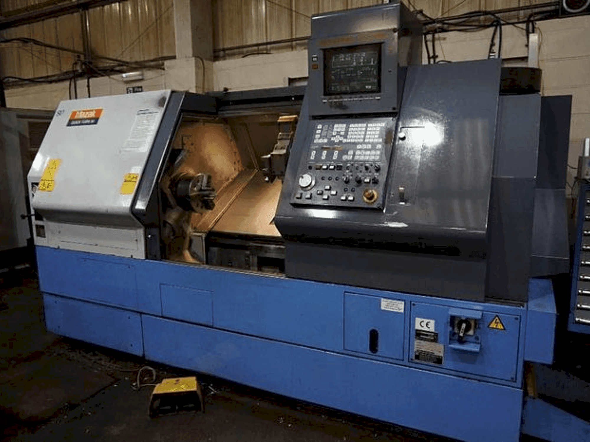 Koneen Mazak QT30 etunäkymä