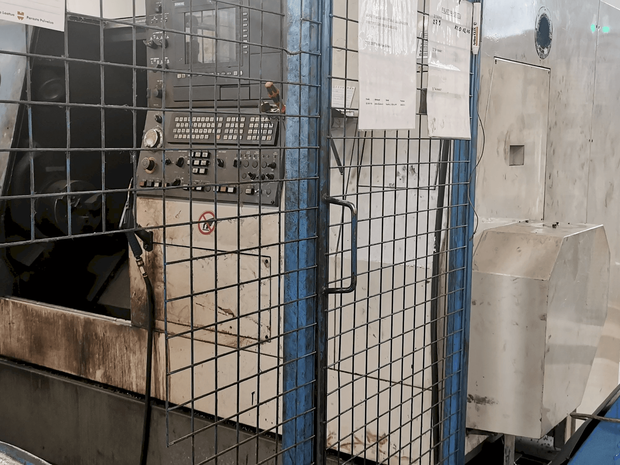 Koneen Hyundai HIT 250 S etunäkymä