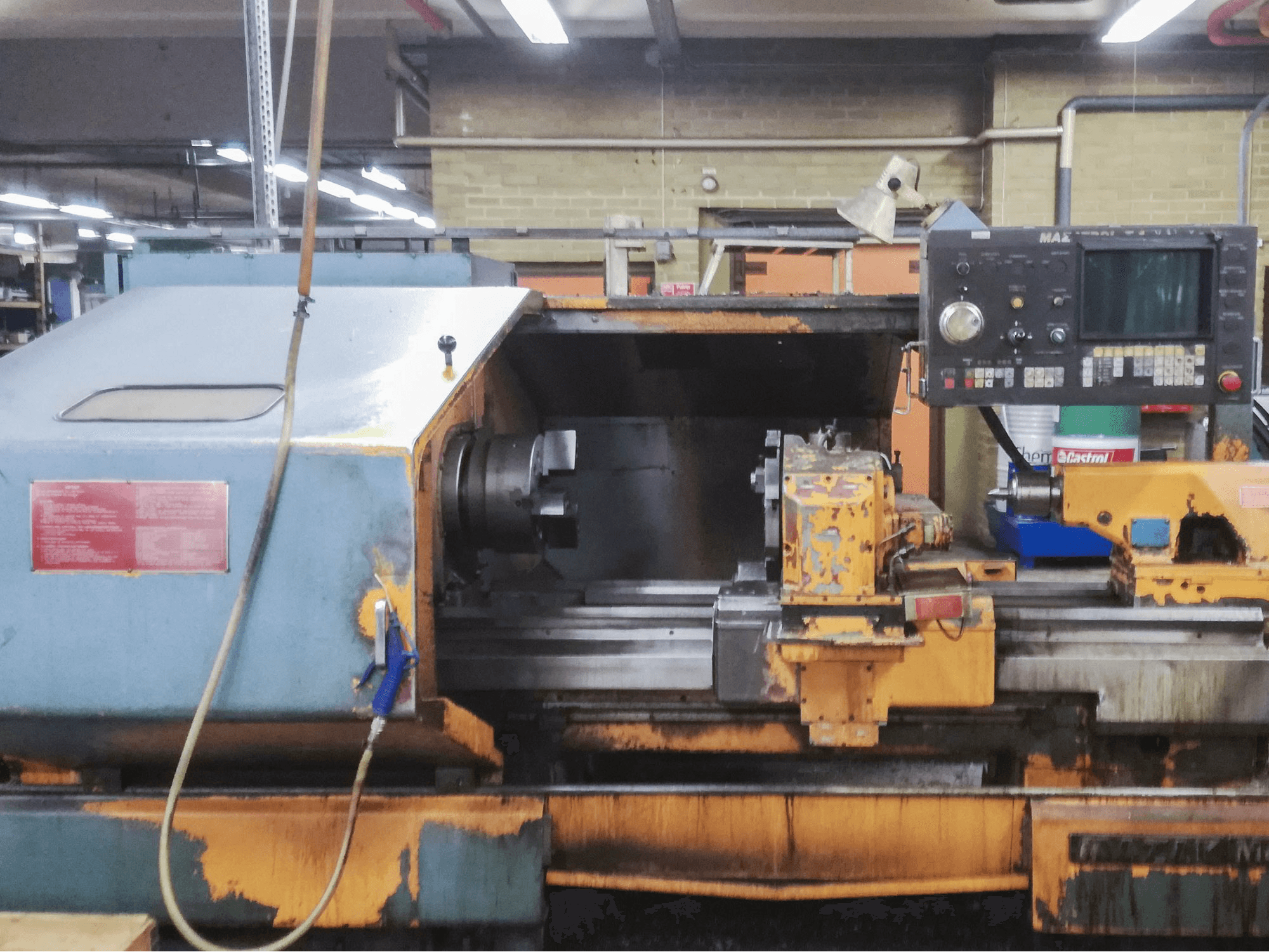 Koneen Mazak etunäkymäM4-1000