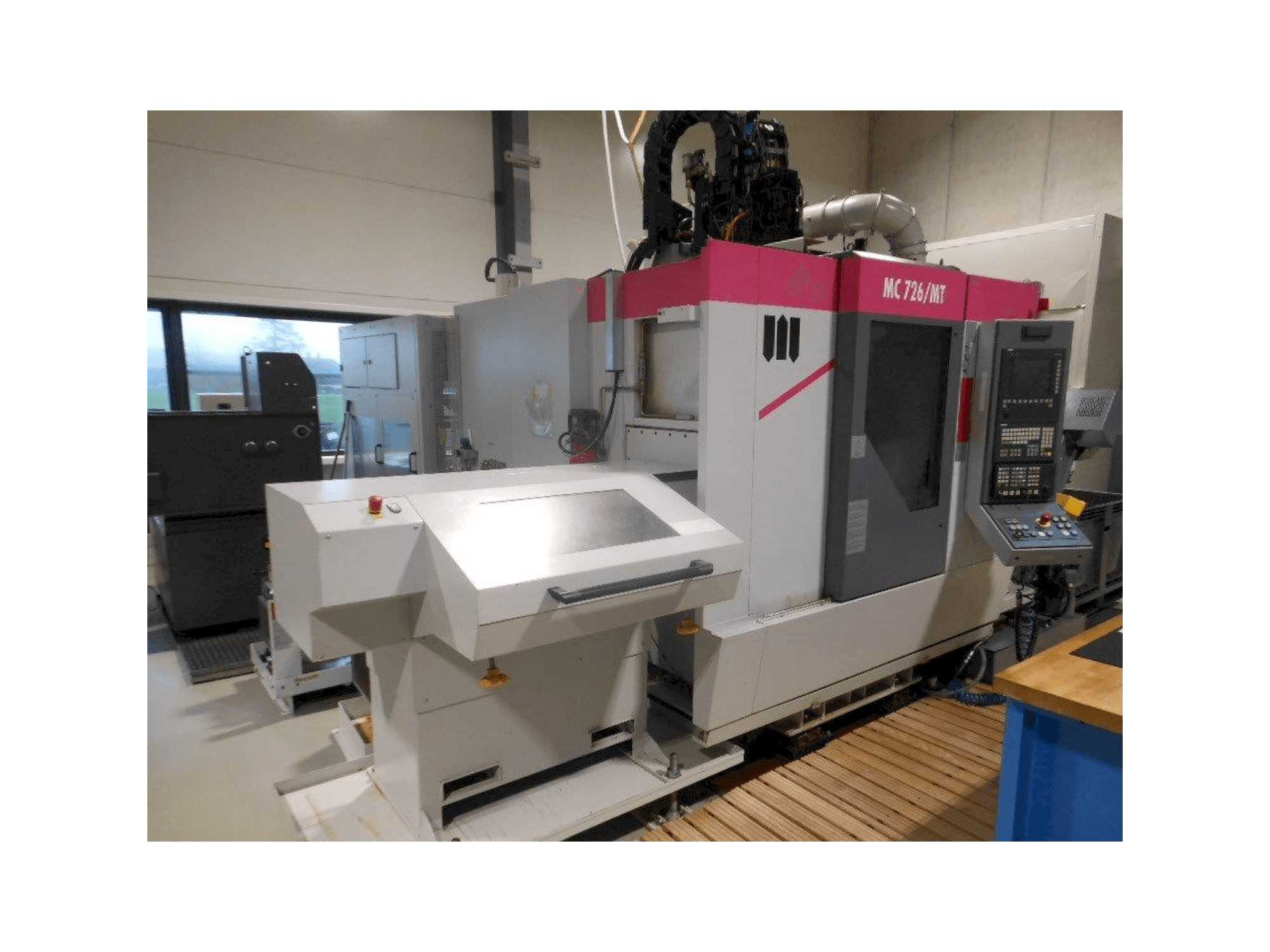 Koneen STAMA MC 726 etunäkymä