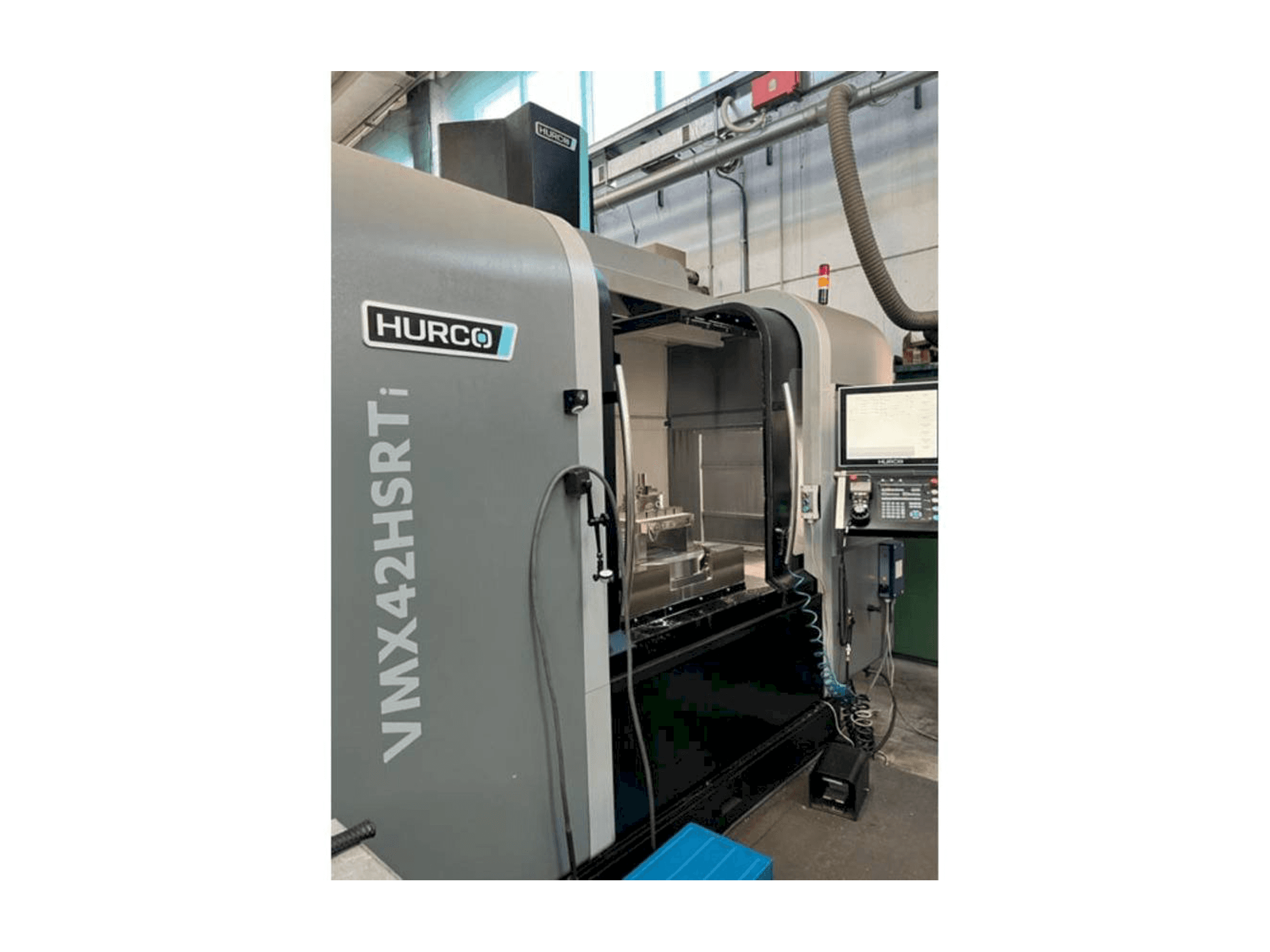 Koneen Hurco VMX42HSRTi vasemman sivun näkymä