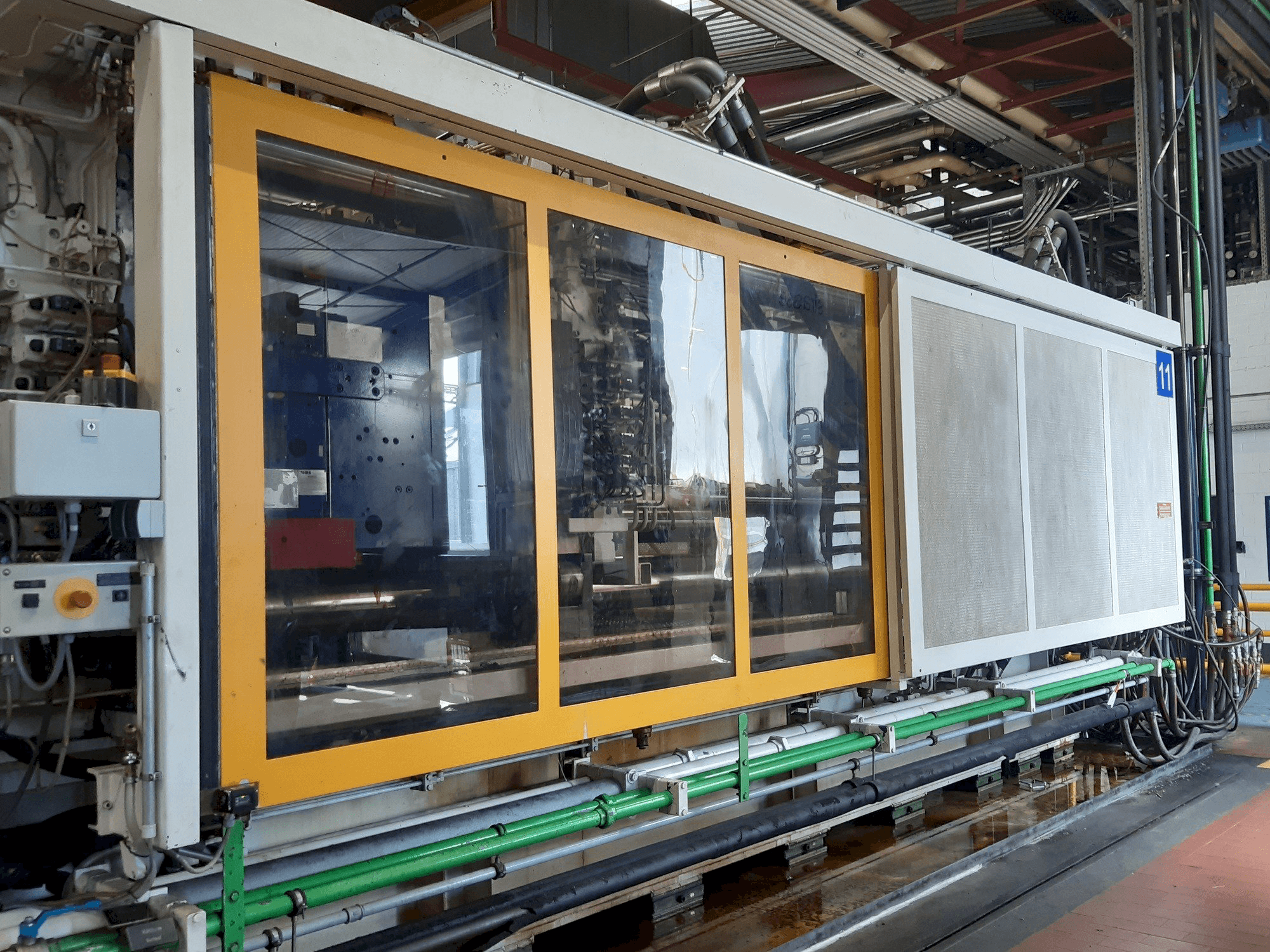 Koneen Krauss Maffei 1300-8000 M etunäkymä