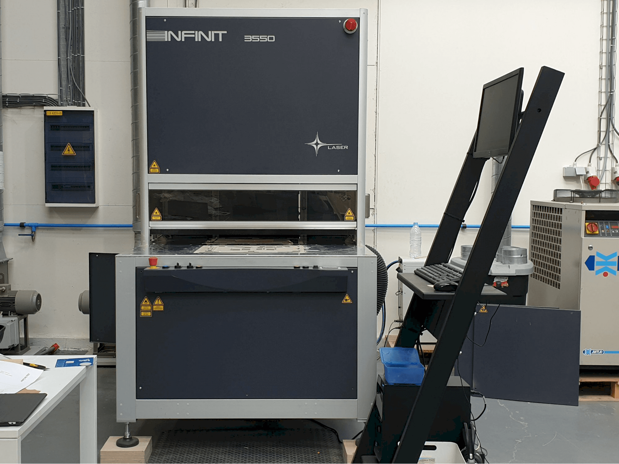 Koneen SEI Laser etunäkymä INFINITY 3550
