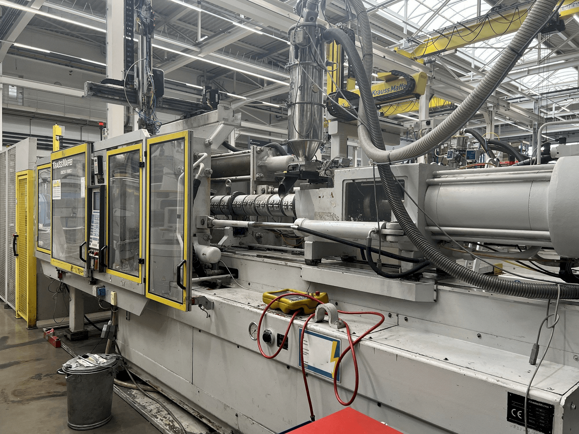 Koneen Krauss Maffei KM 250 etunäkymä