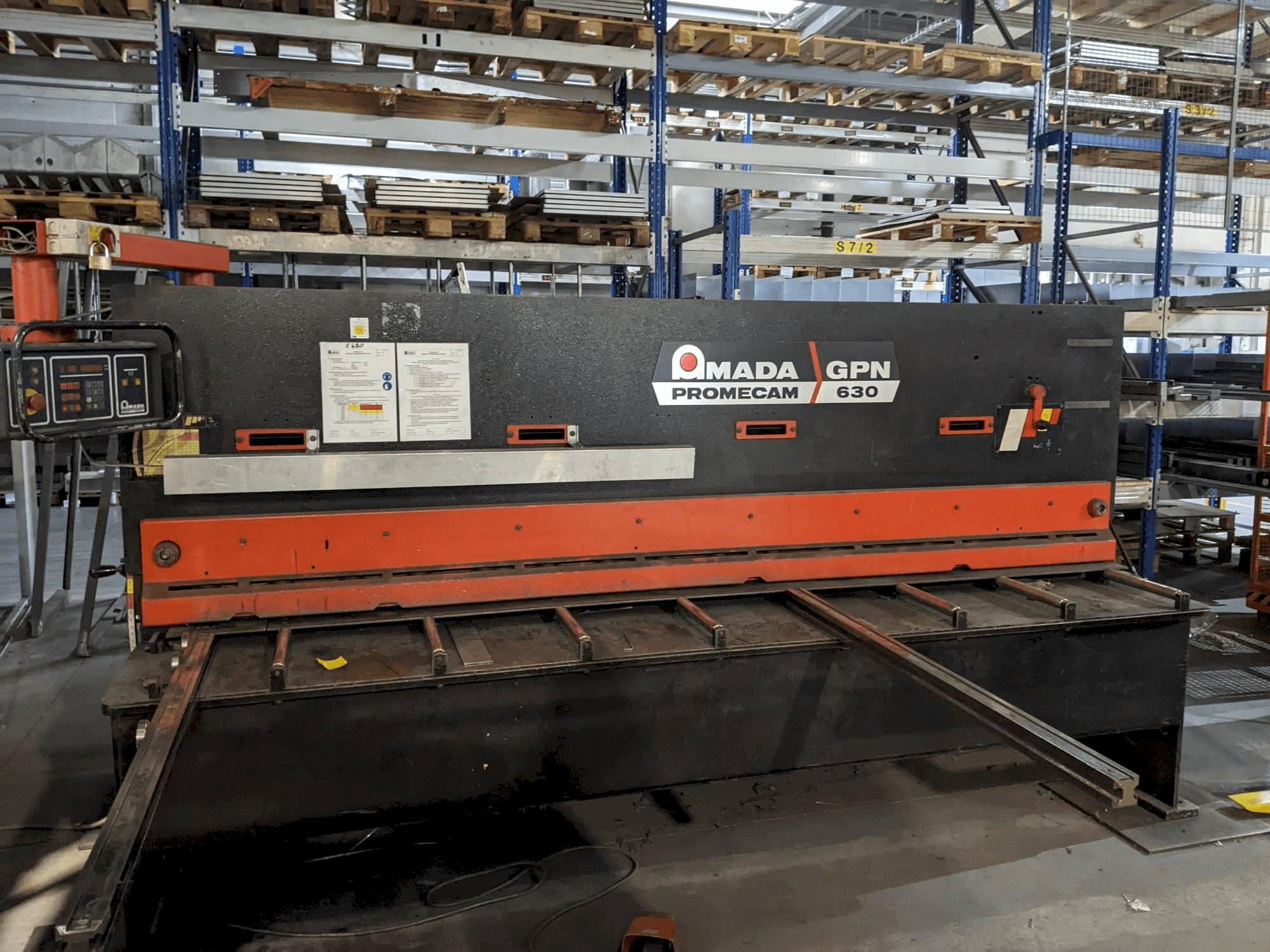 Koneen AMADA Promecam Gpn 630 etunäkymä