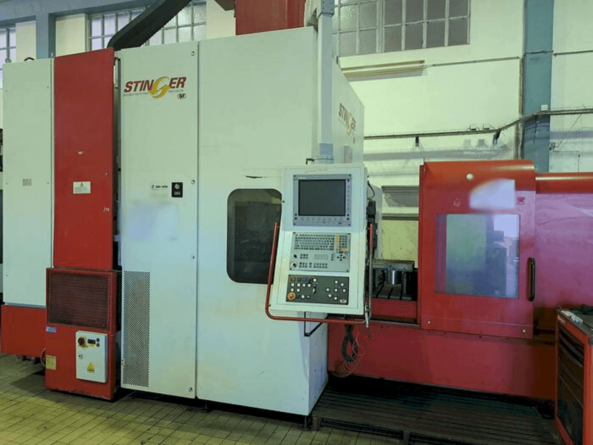 Koneen FPT STINGER XL etunäkymä