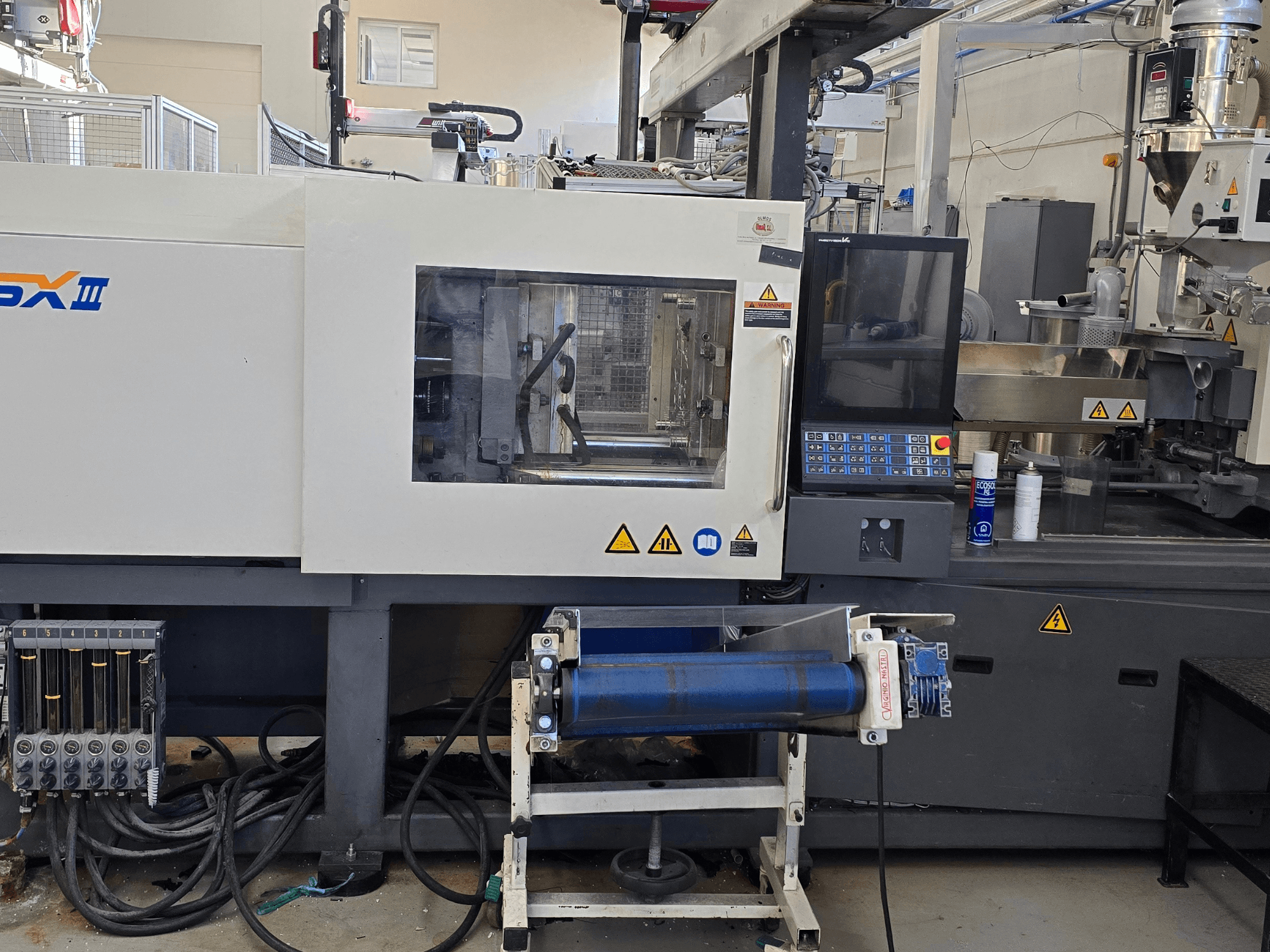 SHIBAURA EC130SXIII-4A sähköinen ruiskuvalukone, etukuva, jossa näkyy ohjauspaneeli ja hydrauliset komponentit.