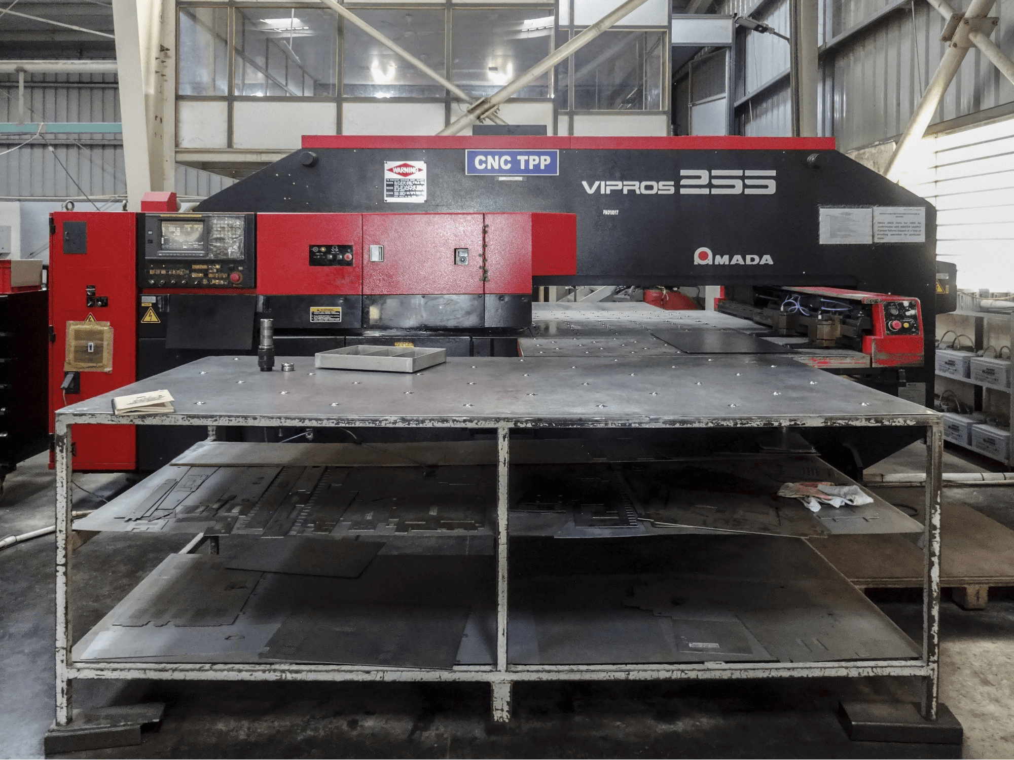 Koneen AMADA etunäkymäVipros 255